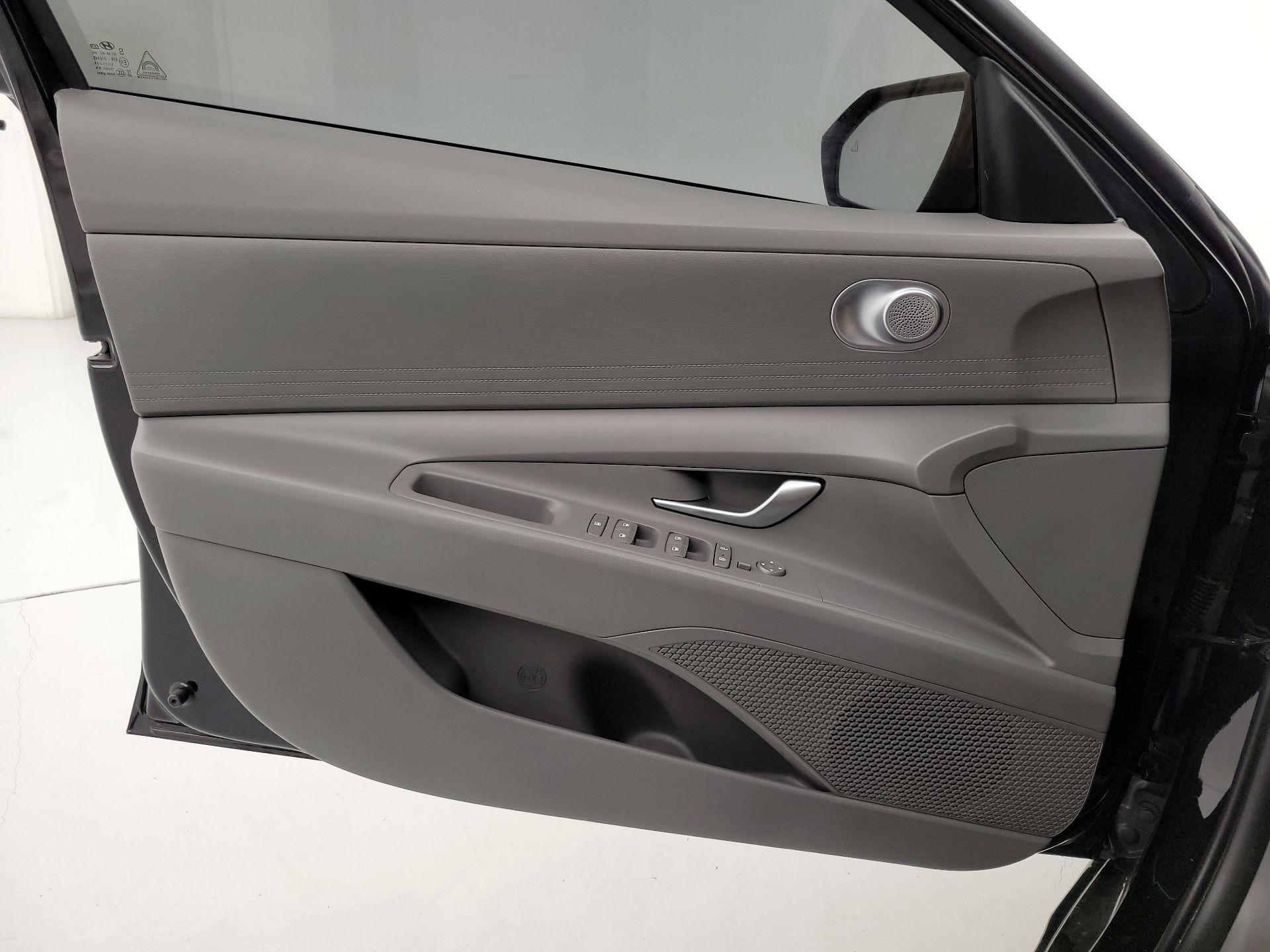 Thumbnail: 2023 Hyundai Elantra - 12