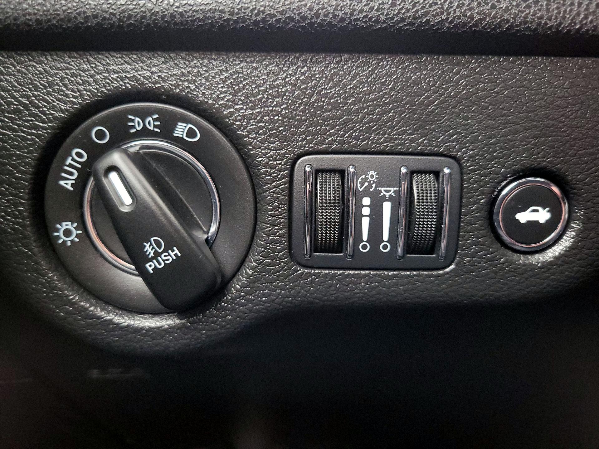 Thumbnail: 2023 Chrysler 300 - 13