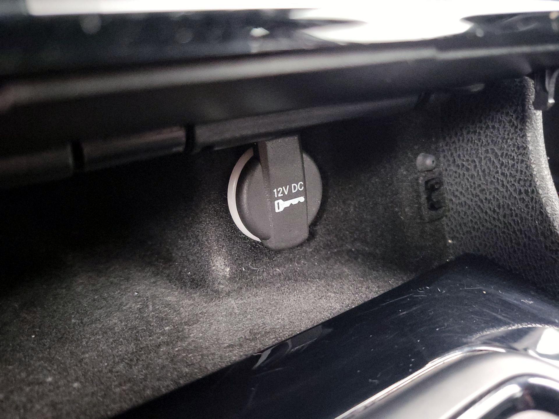 Thumbnail: 2023 Chrysler 300 - 19