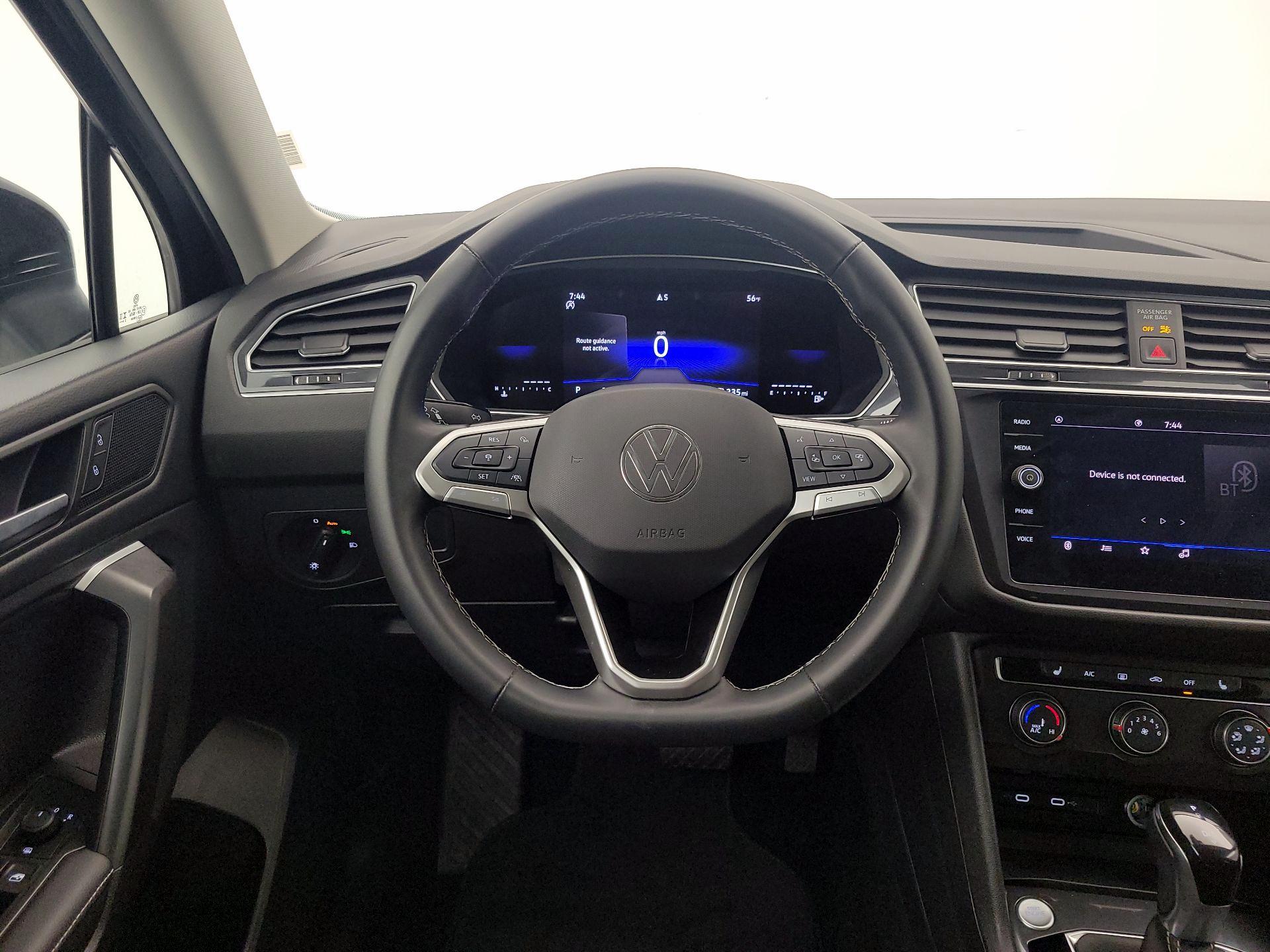 Thumbnail: 2024 Volkswagen Tiguan - 10