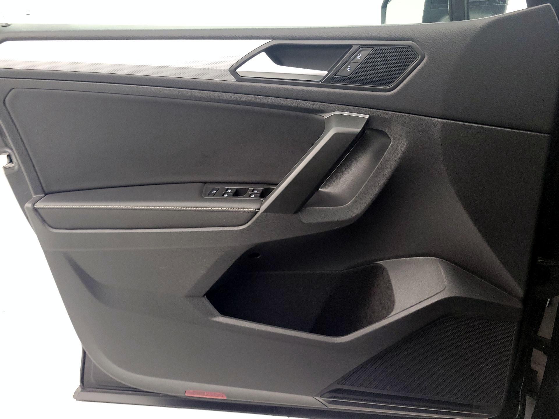 Thumbnail: 2024 Volkswagen Tiguan - 12