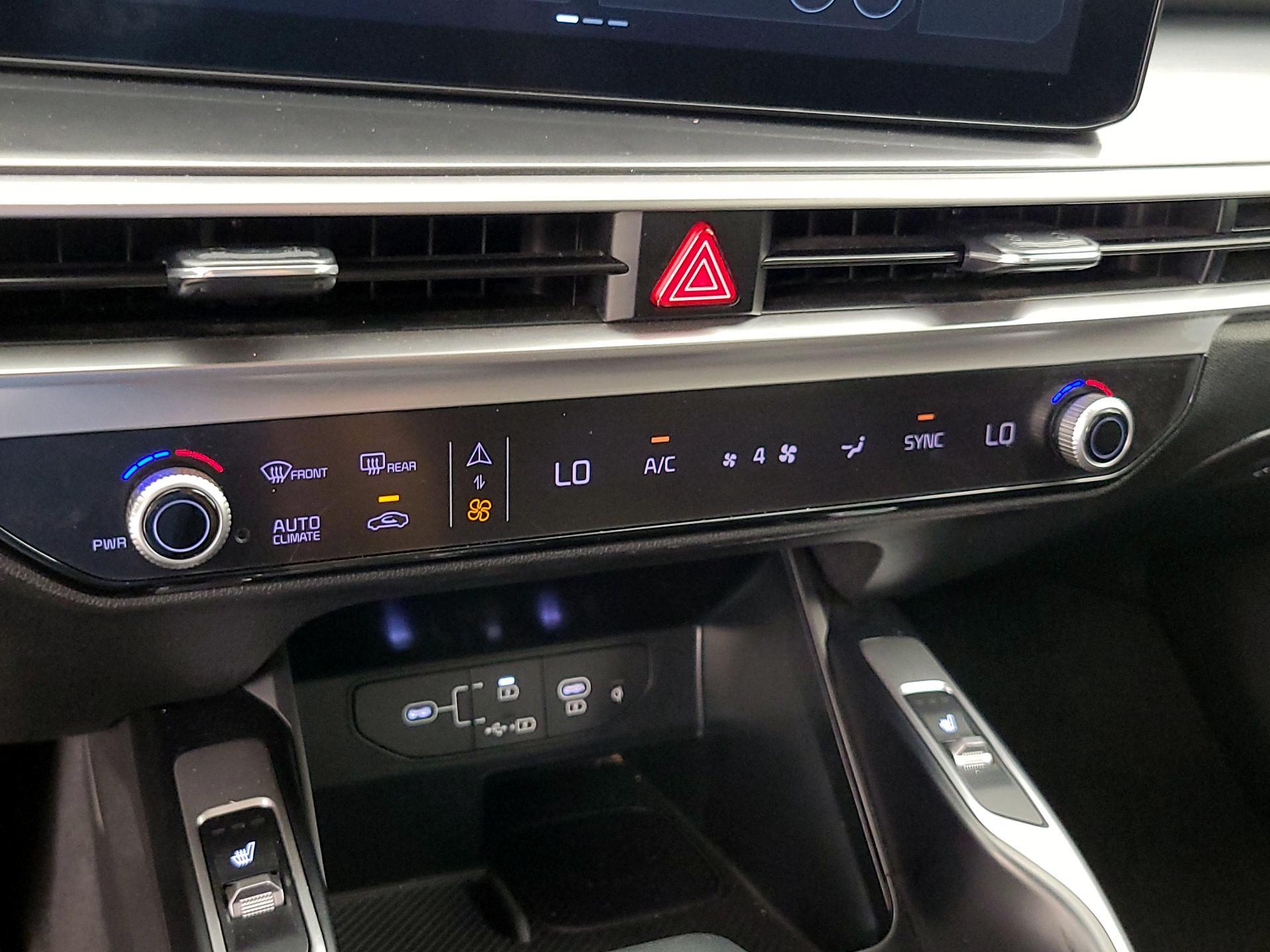 Thumbnail: 2024 Kia Sorento - 17