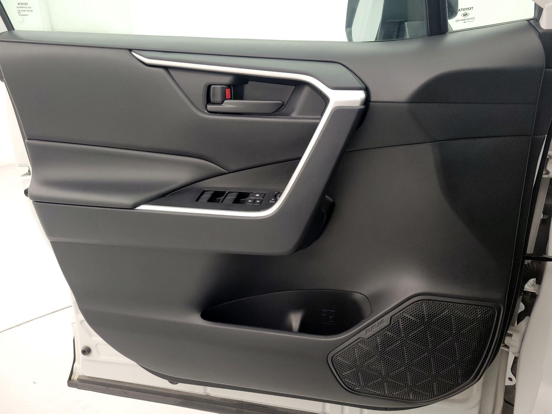 Thumbnail: 2024 Toyota RAV4 - 12