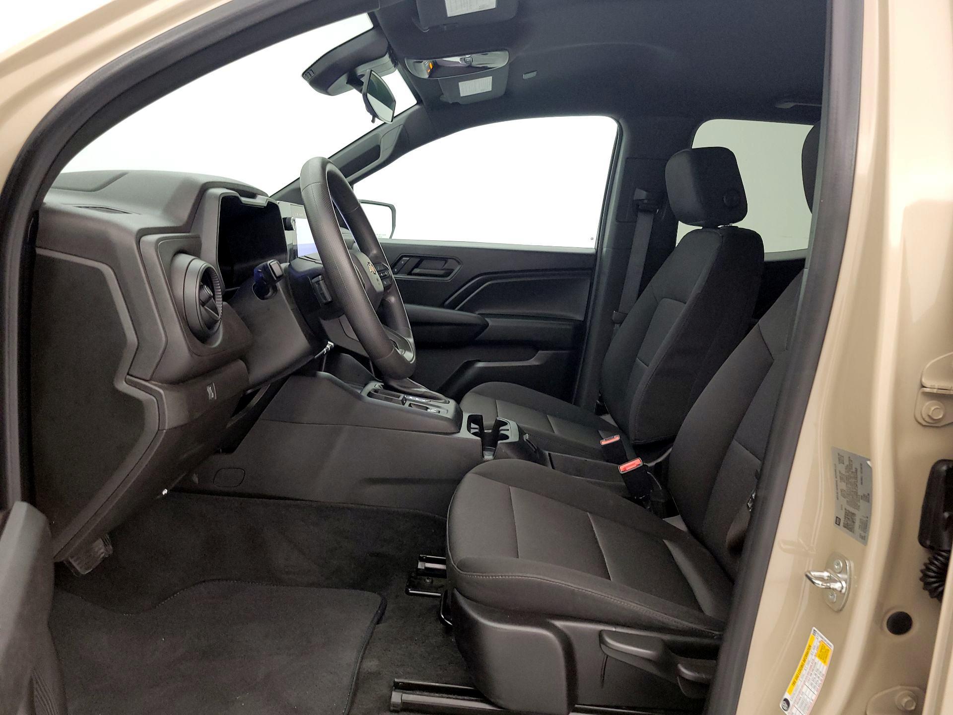 Thumbnail: 2023 Chevrolet Colorado - 11