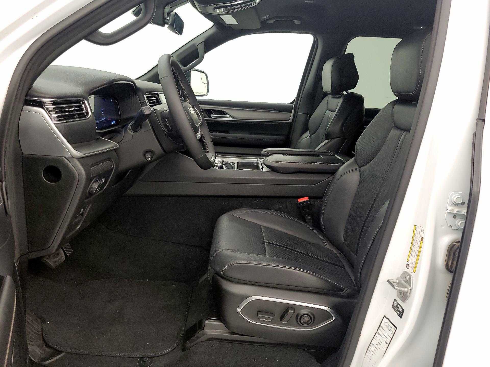 Thumbnail: 2025 Jeep Wagoneer - 11