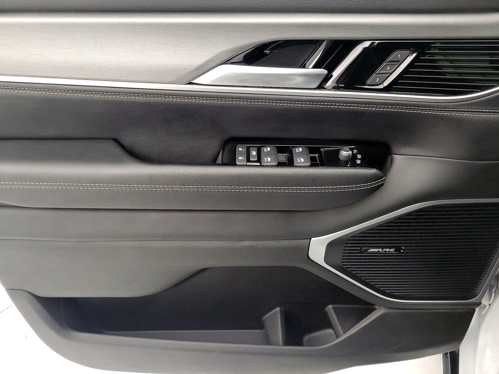 Thumbnail: 2025 Jeep Wagoneer - 12