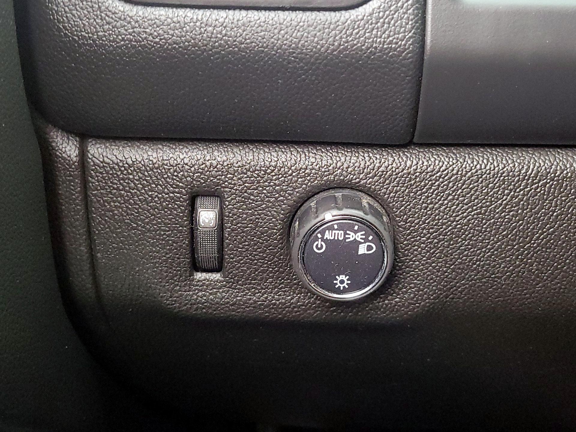 Thumbnail: 2021 Chevrolet Colorado - 13