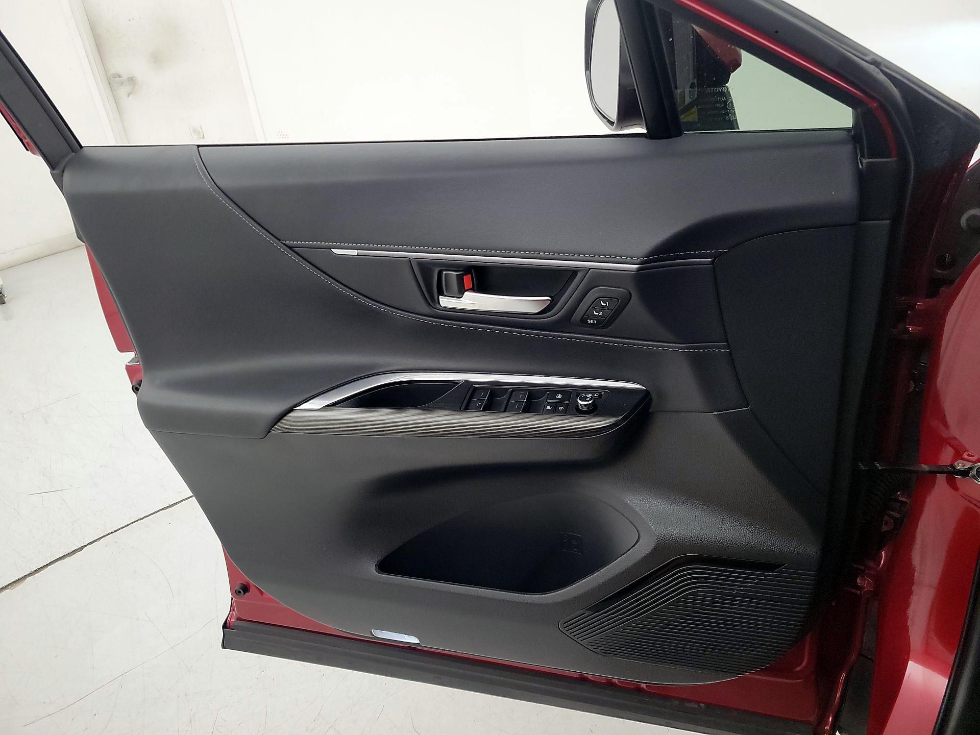 Thumbnail: 2024 Toyota Venza - 12