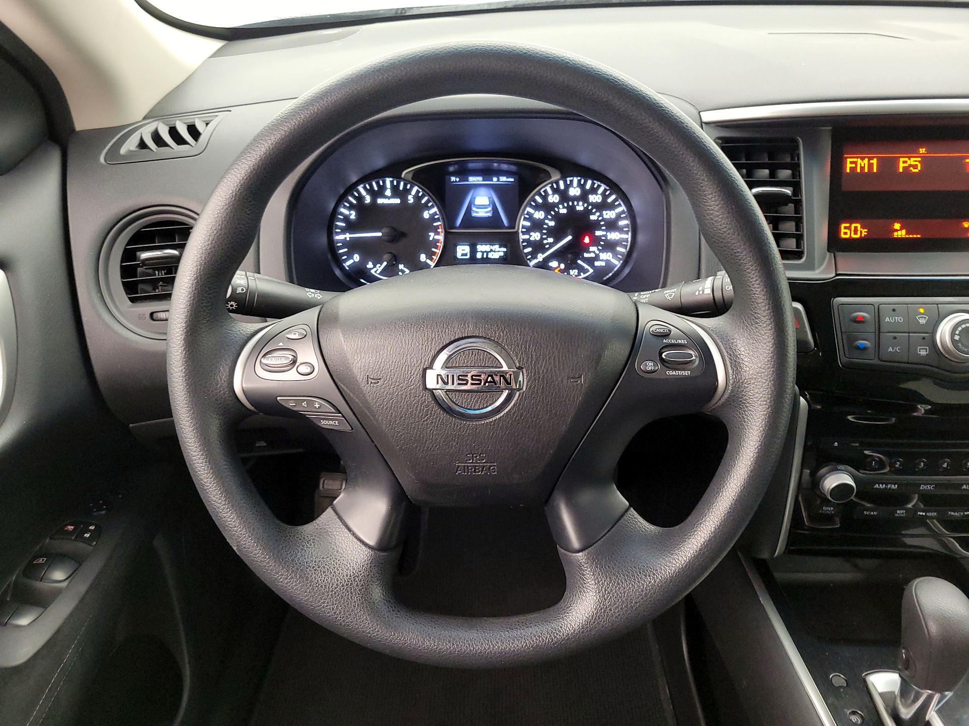 Thumbnail: 2015 Nissan Pathfinder - 10