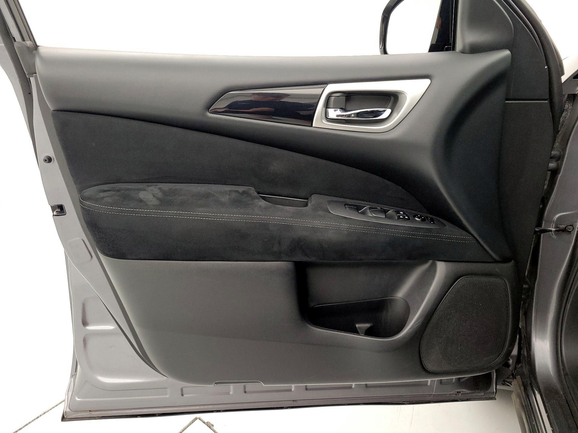 Thumbnail: 2015 Nissan Pathfinder - 12