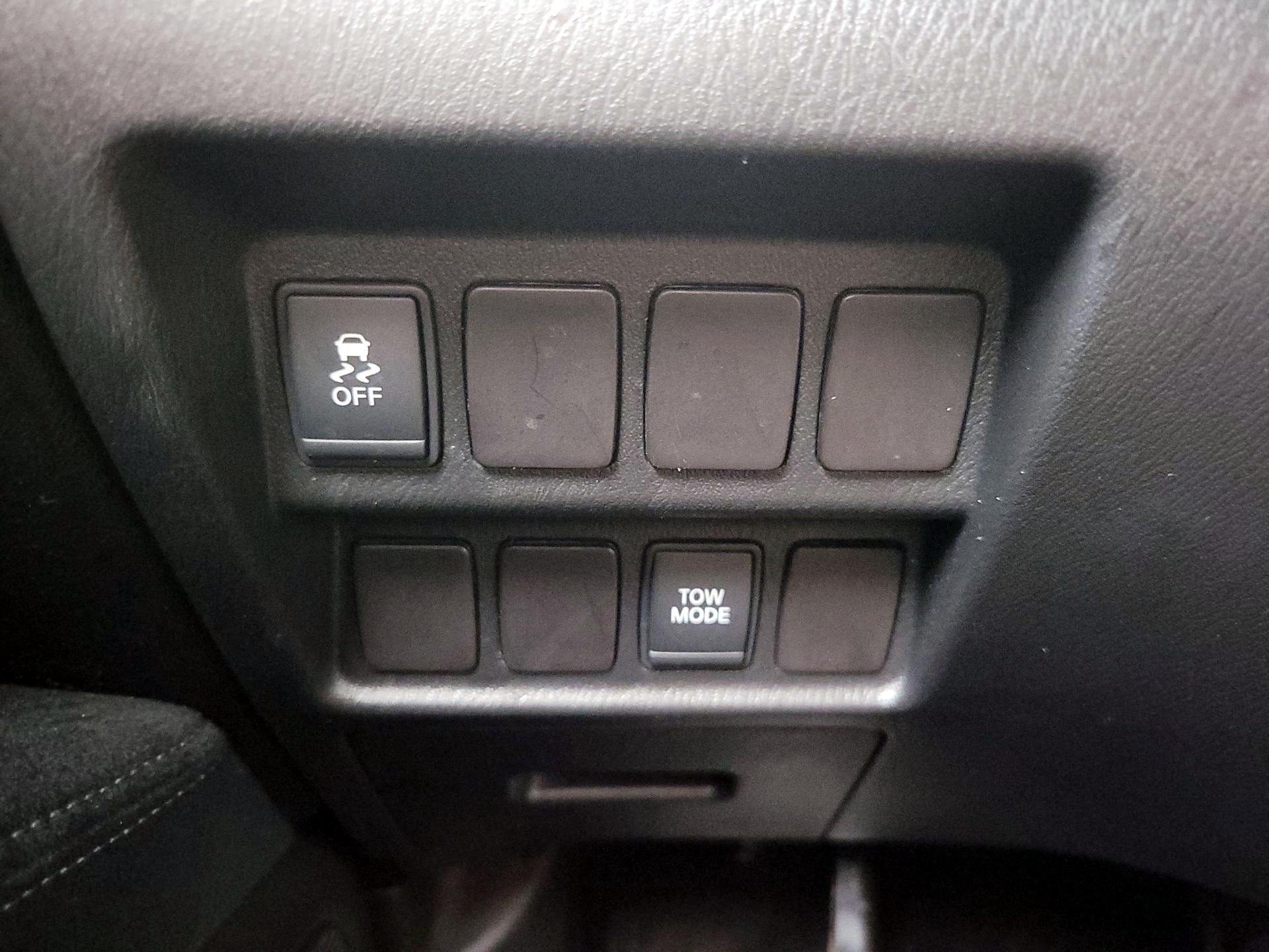 Thumbnail: 2015 Nissan Pathfinder - 13