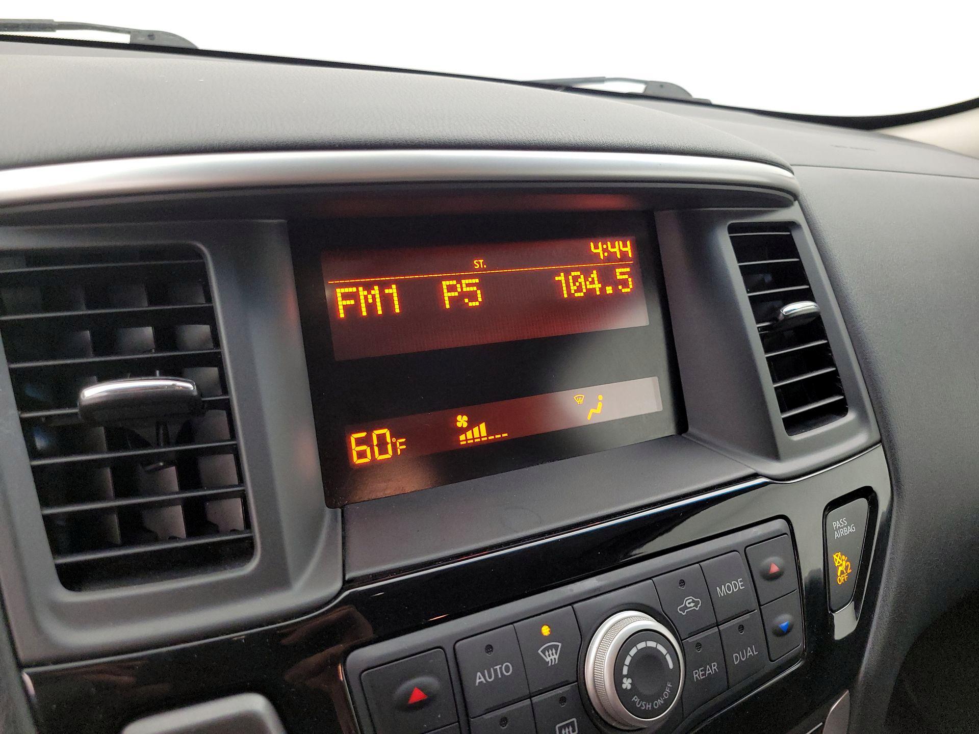 Thumbnail: 2015 Nissan Pathfinder - 14