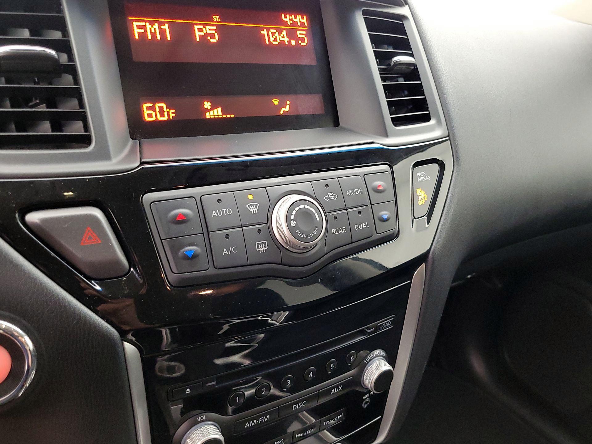 Thumbnail: 2015 Nissan Pathfinder - 15