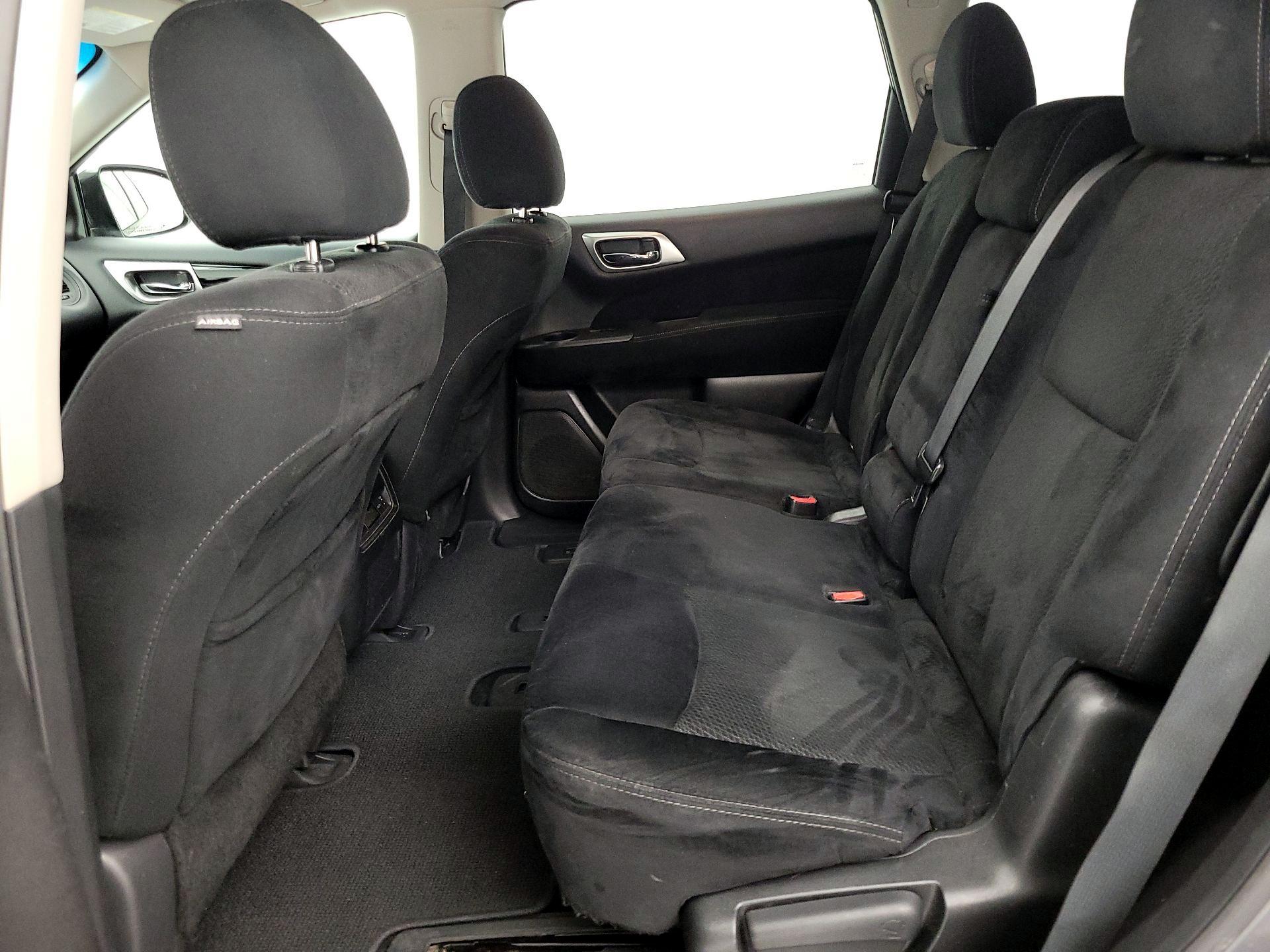 Thumbnail: 2015 Nissan Pathfinder - 18