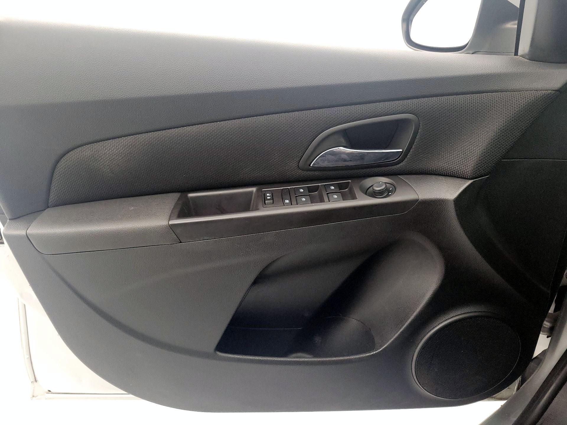 Thumbnail: 2015 Chevrolet Cruze - 12