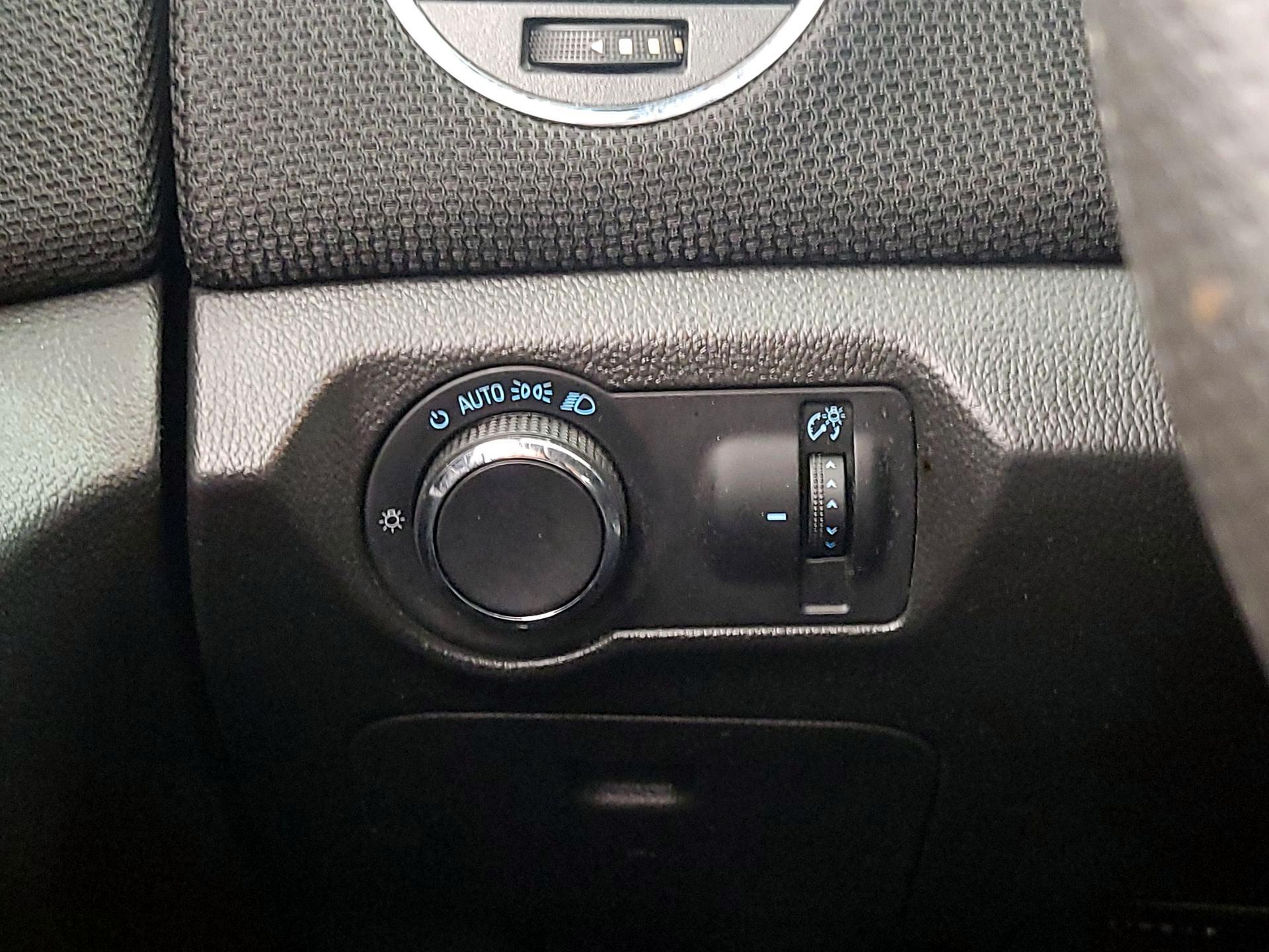 Thumbnail: 2015 Chevrolet Cruze - 13