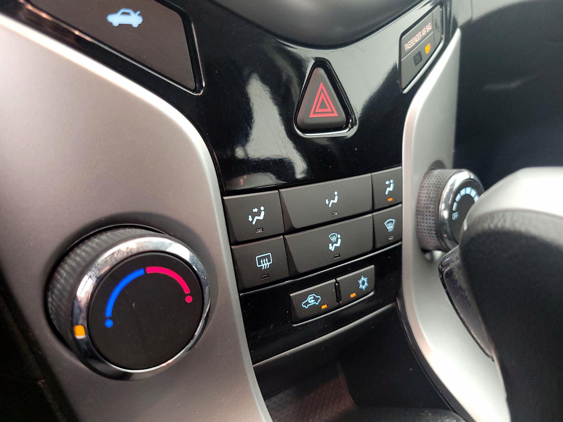 Thumbnail: 2015 Chevrolet Cruze - 15