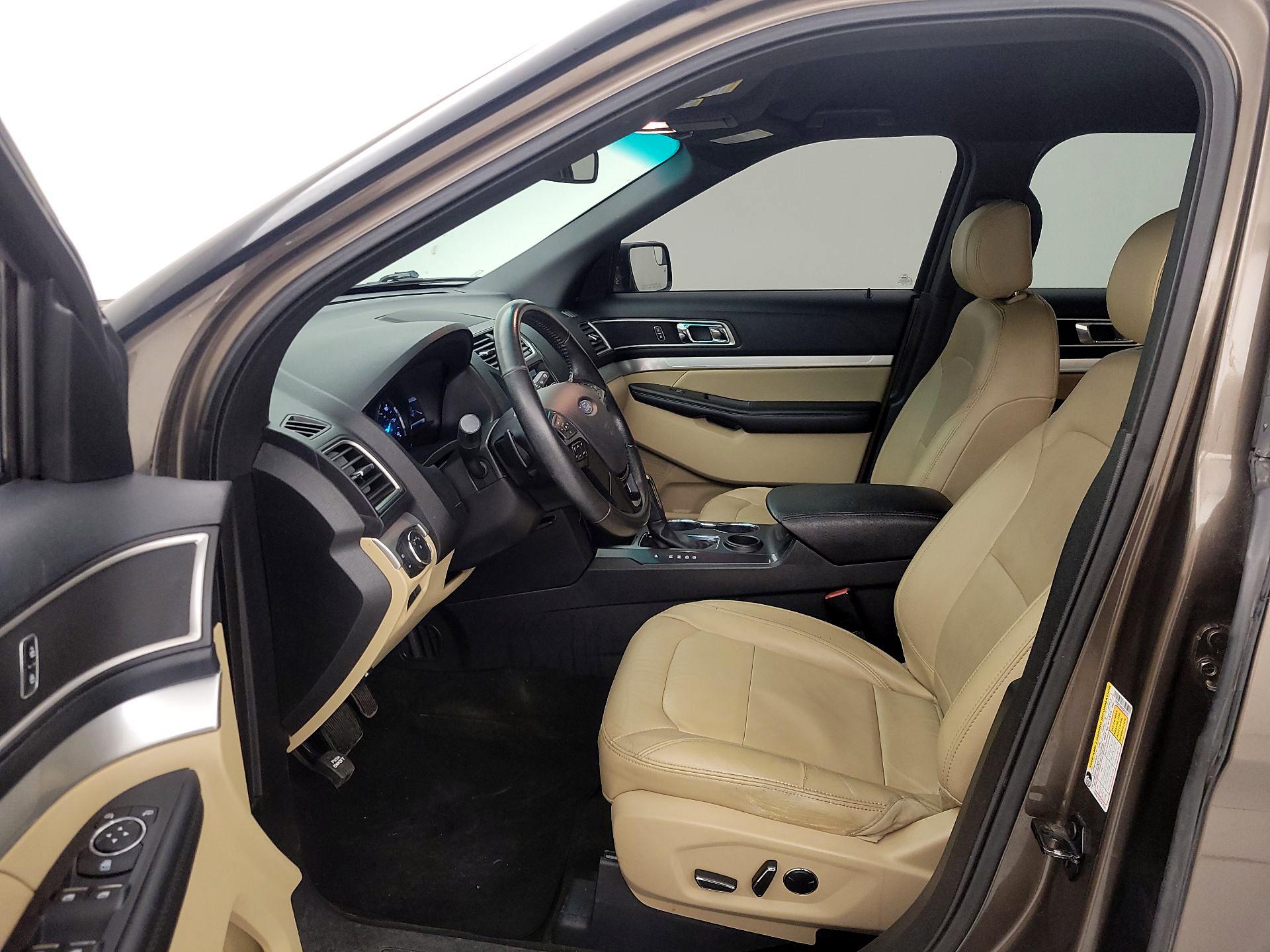 Thumbnail: 2016 Ford Explorer - 11