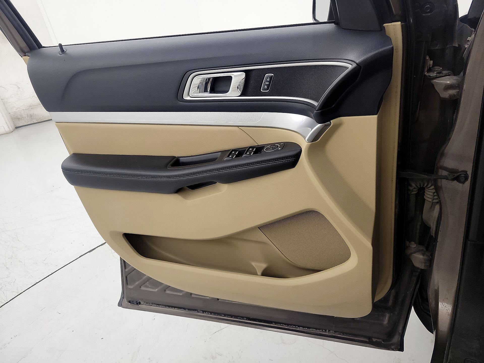 Thumbnail: 2016 Ford Explorer - 12