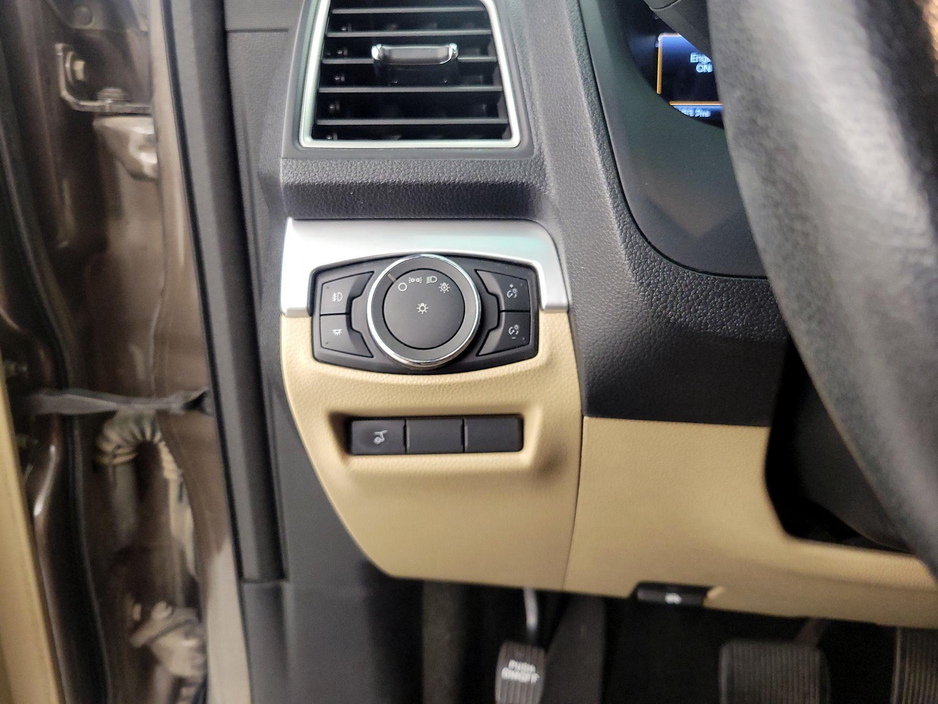 Thumbnail: 2016 Ford Explorer - 13