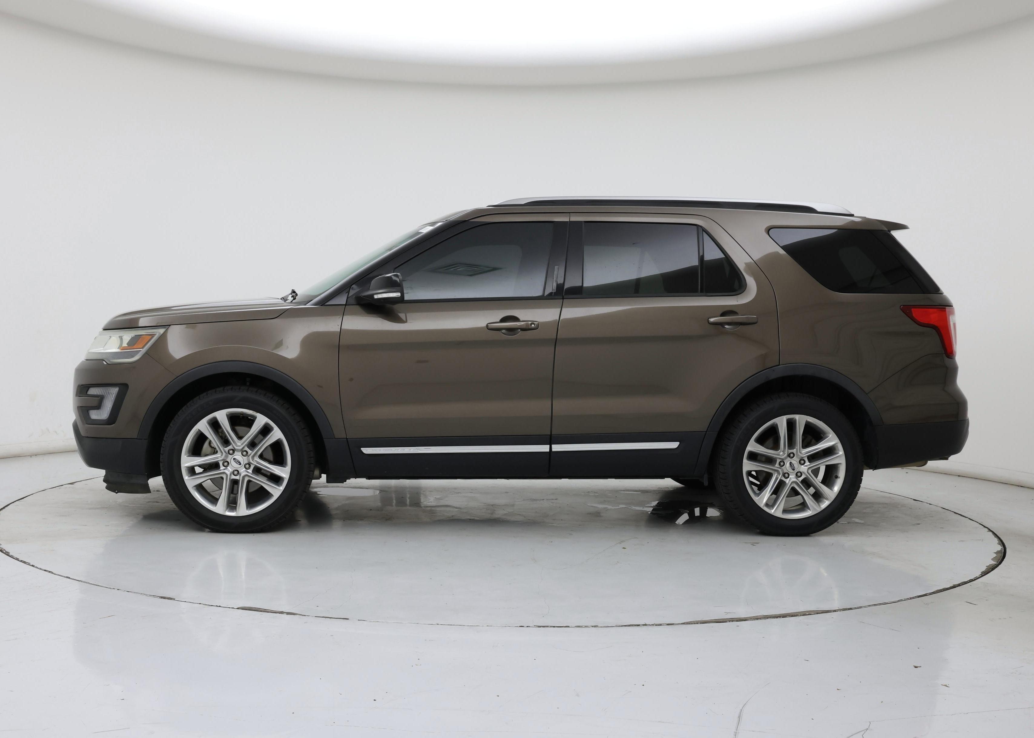 Thumbnail: 2016 Ford Explorer - 3
