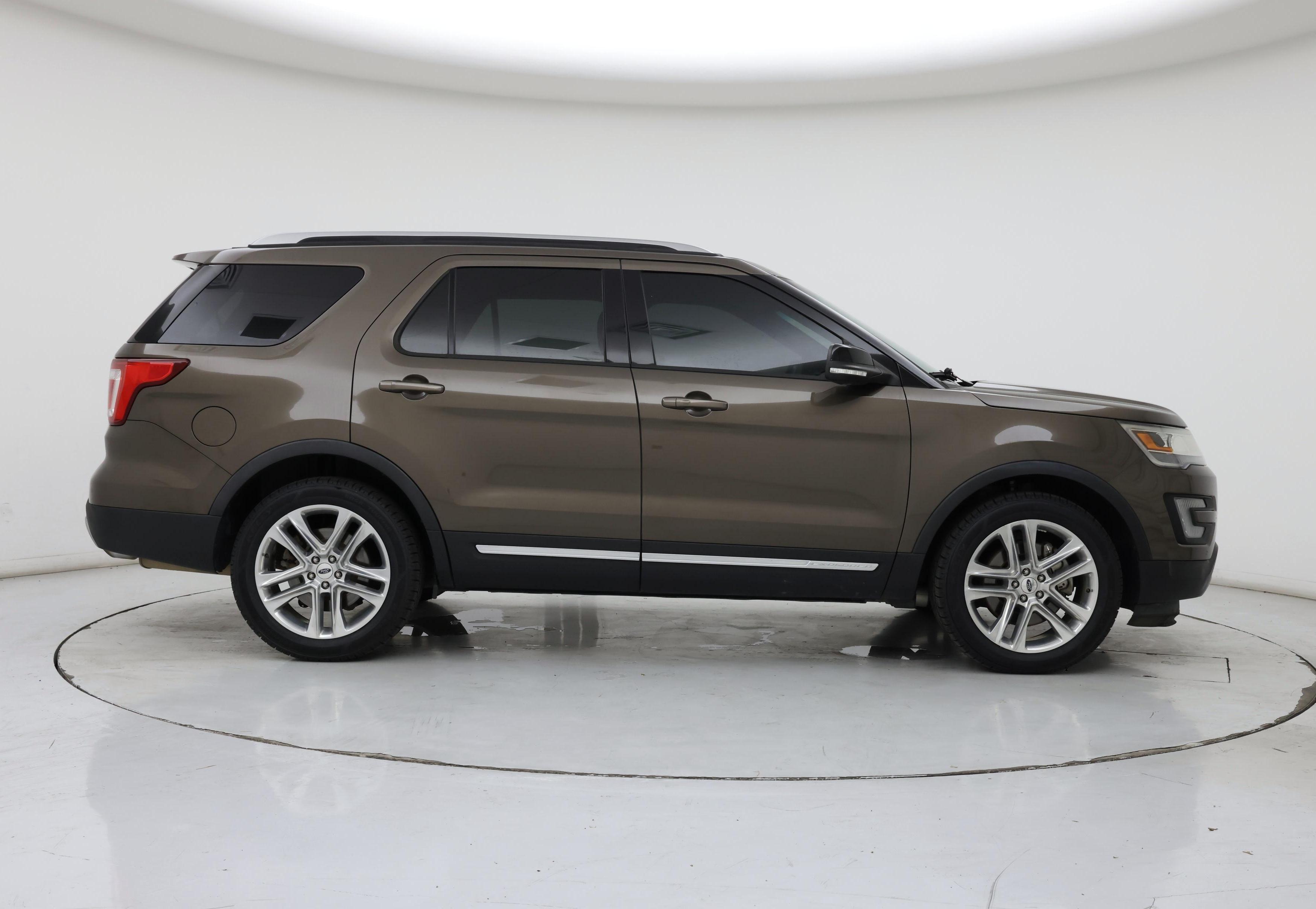 Thumbnail: 2016 Ford Explorer - 7