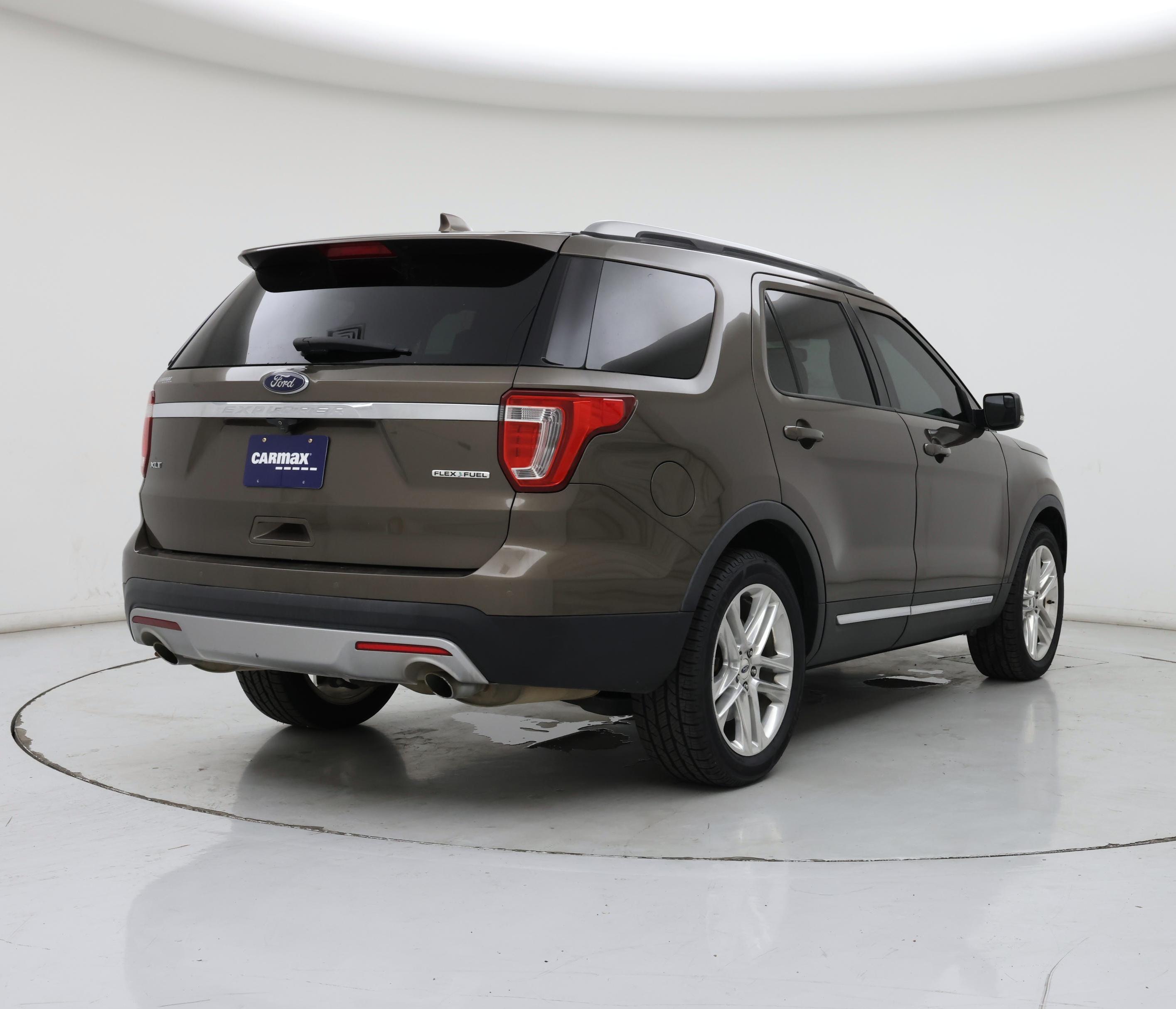 Thumbnail: 2016 Ford Explorer - 8