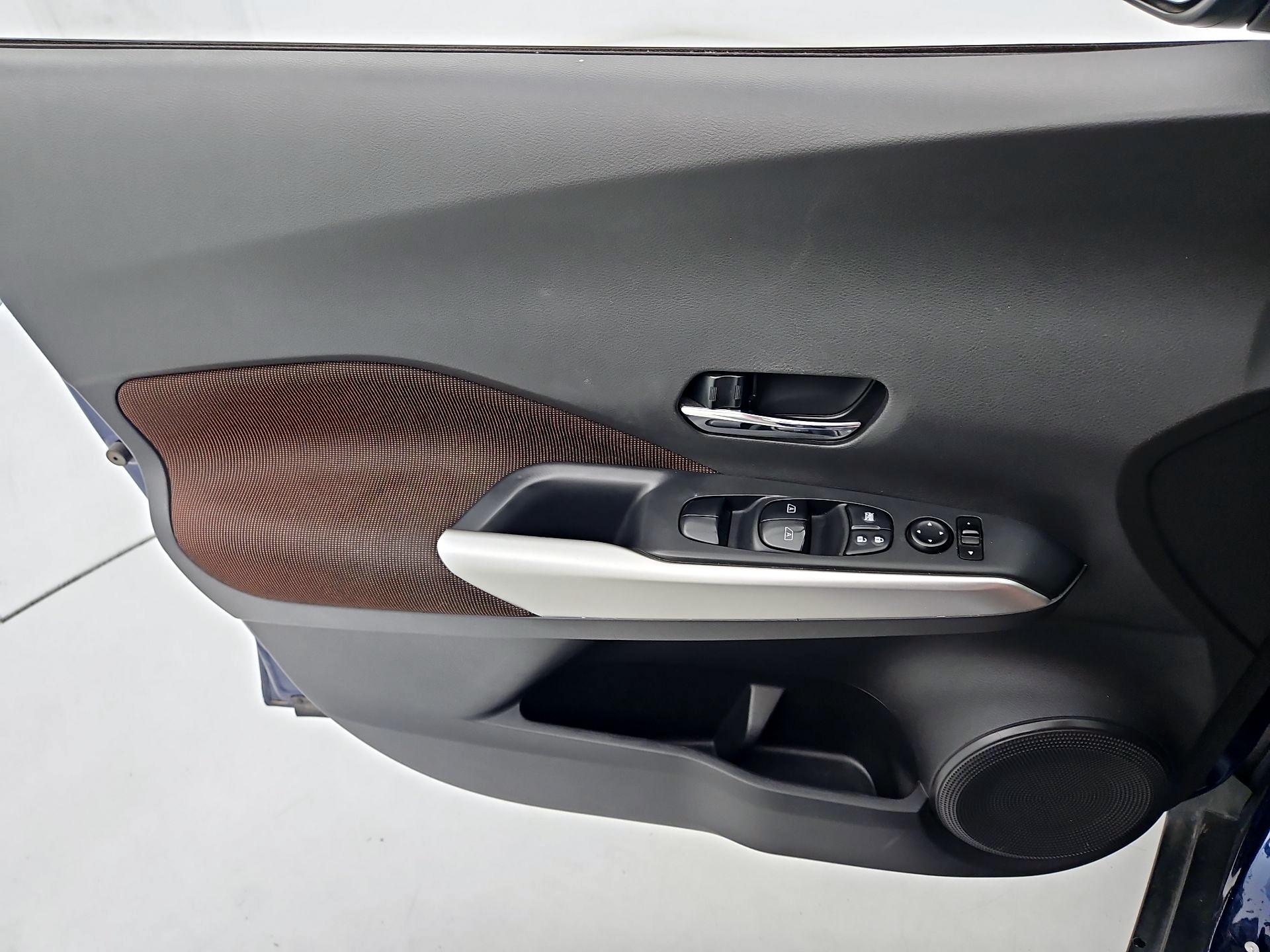 Thumbnail: 2020 Nissan Kicks - 12