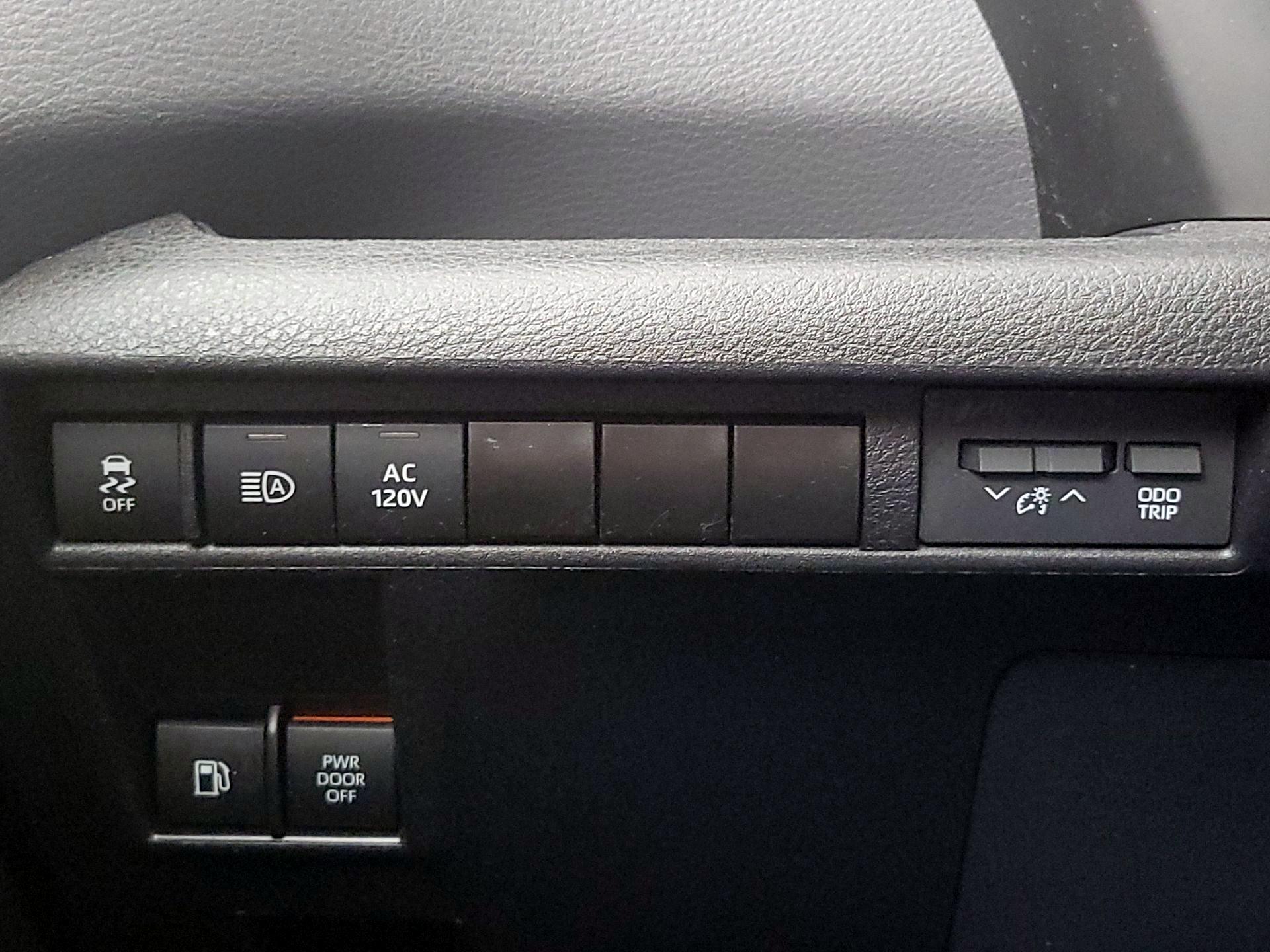 Thumbnail: 2023 Toyota Sienna - 13