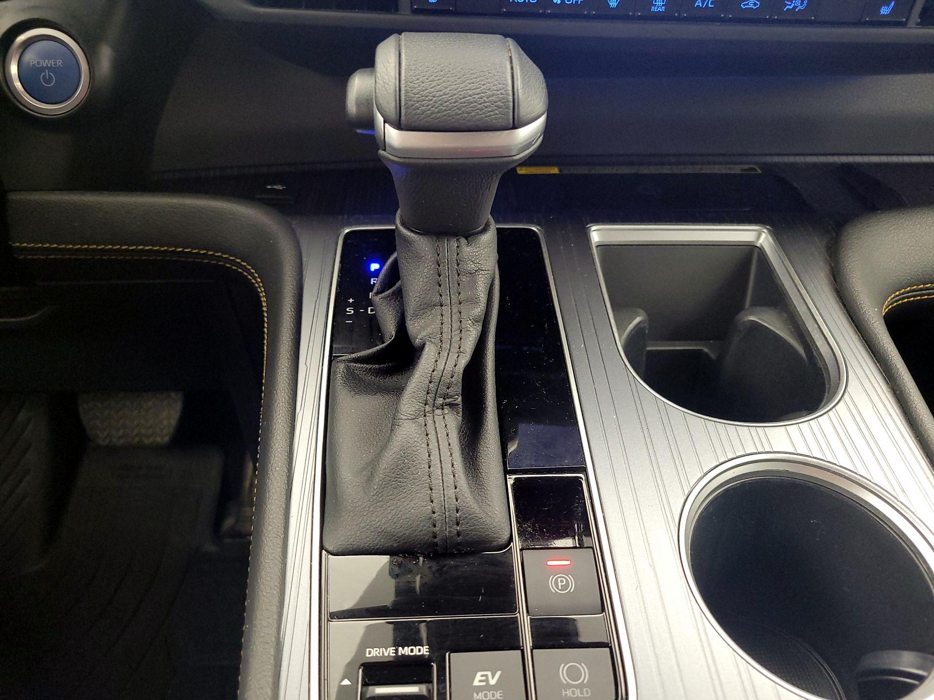 Thumbnail: 2023 Toyota Sienna - 18