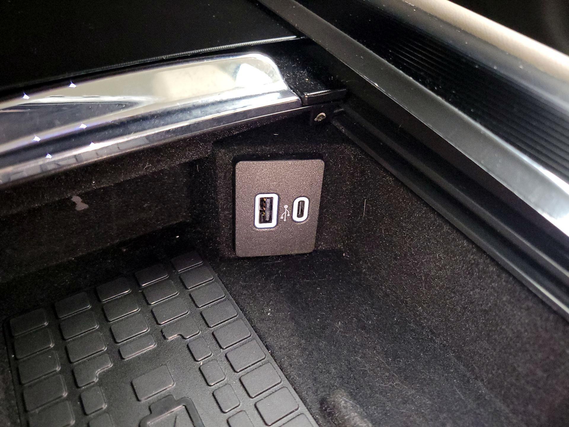 Thumbnail: 2024 Lincoln Corsair - 19