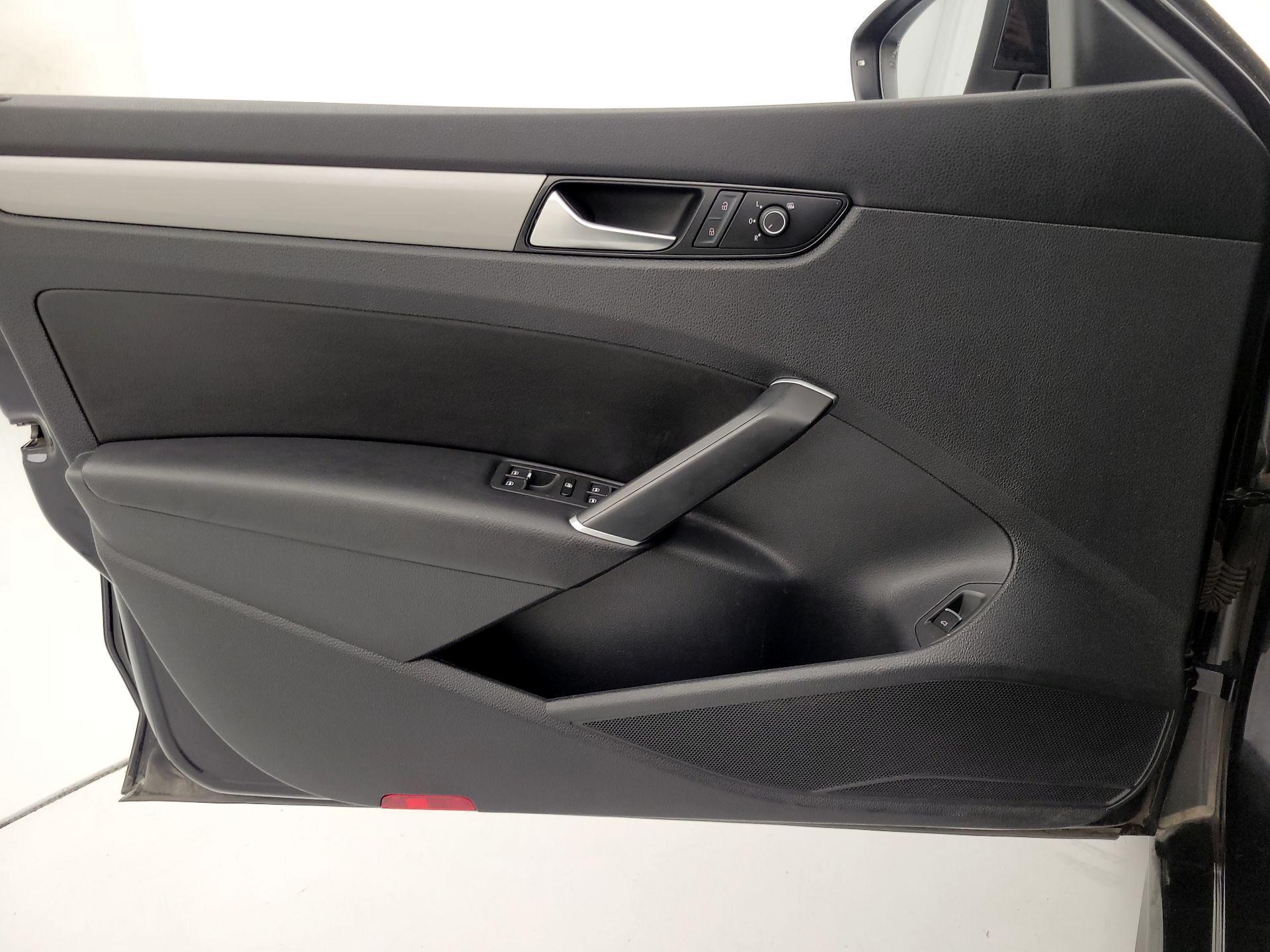 Thumbnail: 2022 Volkswagen Passat - 12