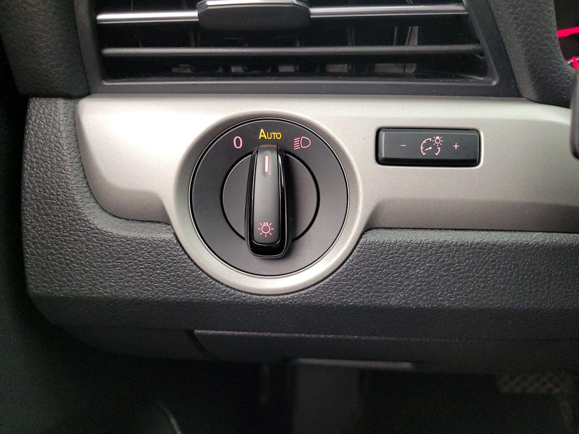 Thumbnail: 2022 Volkswagen Passat - 13