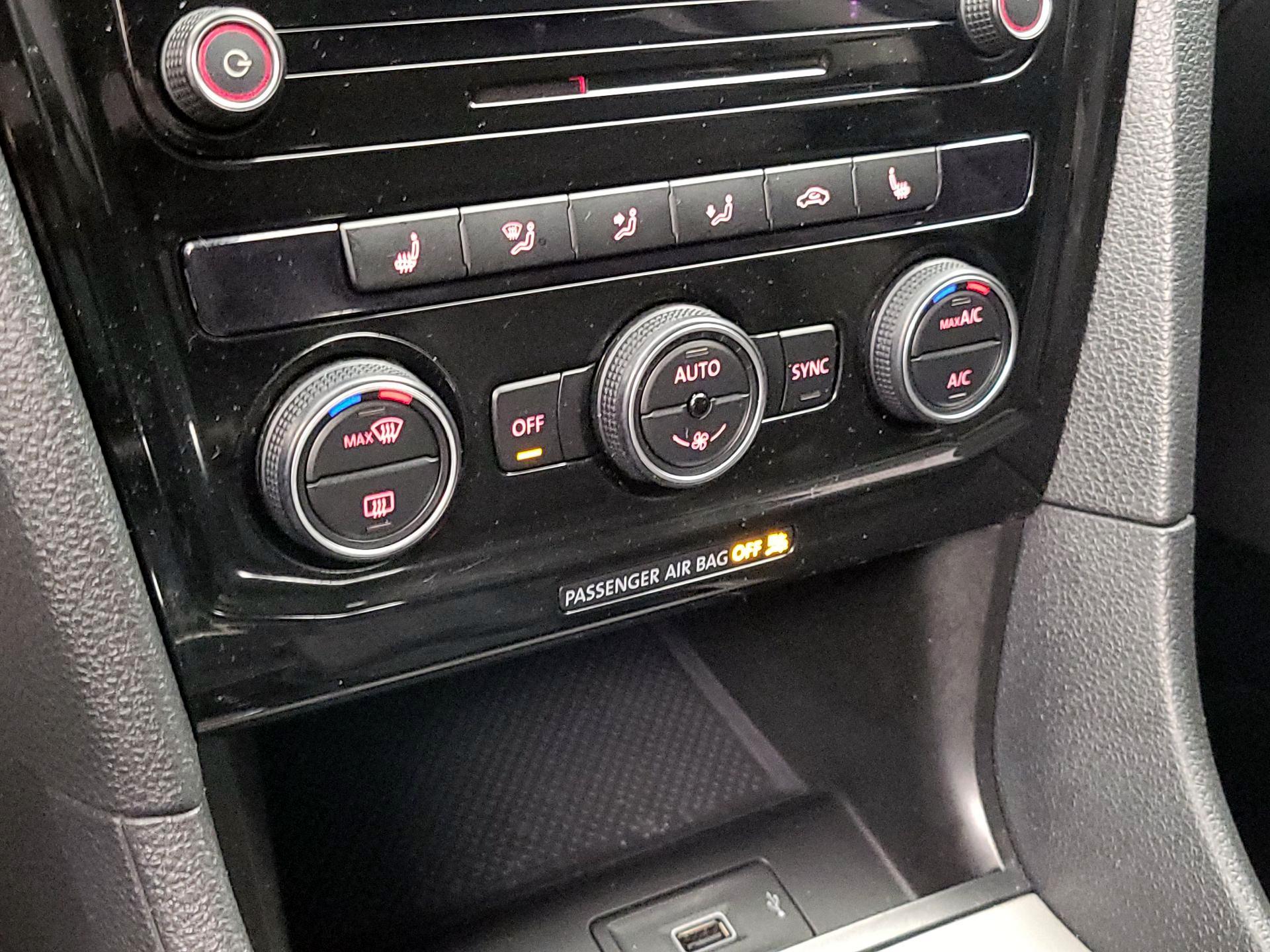 Thumbnail: 2022 Volkswagen Passat - 16