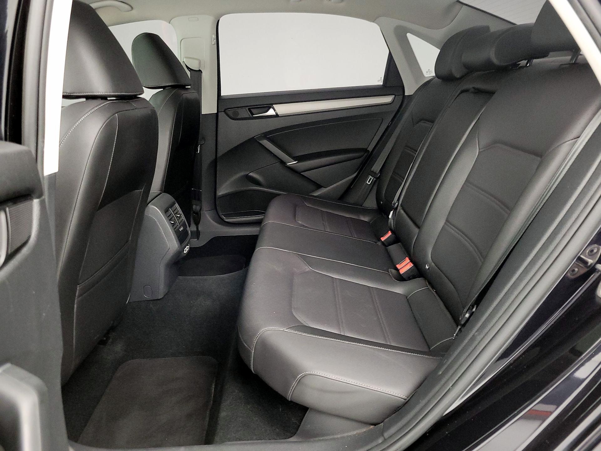 Thumbnail: 2022 Volkswagen Passat - 20