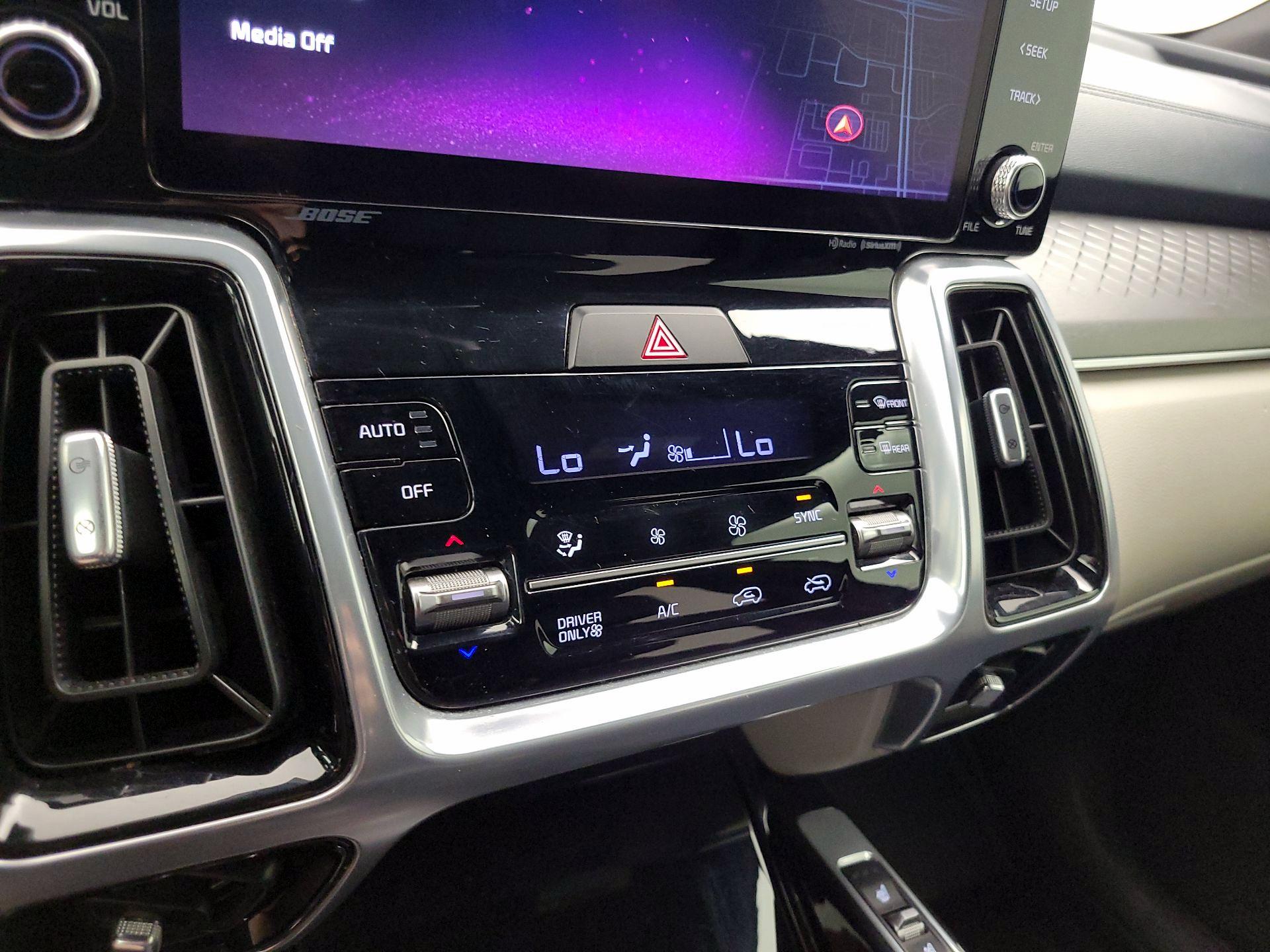 Thumbnail: 2023 Kia Sorento - 17