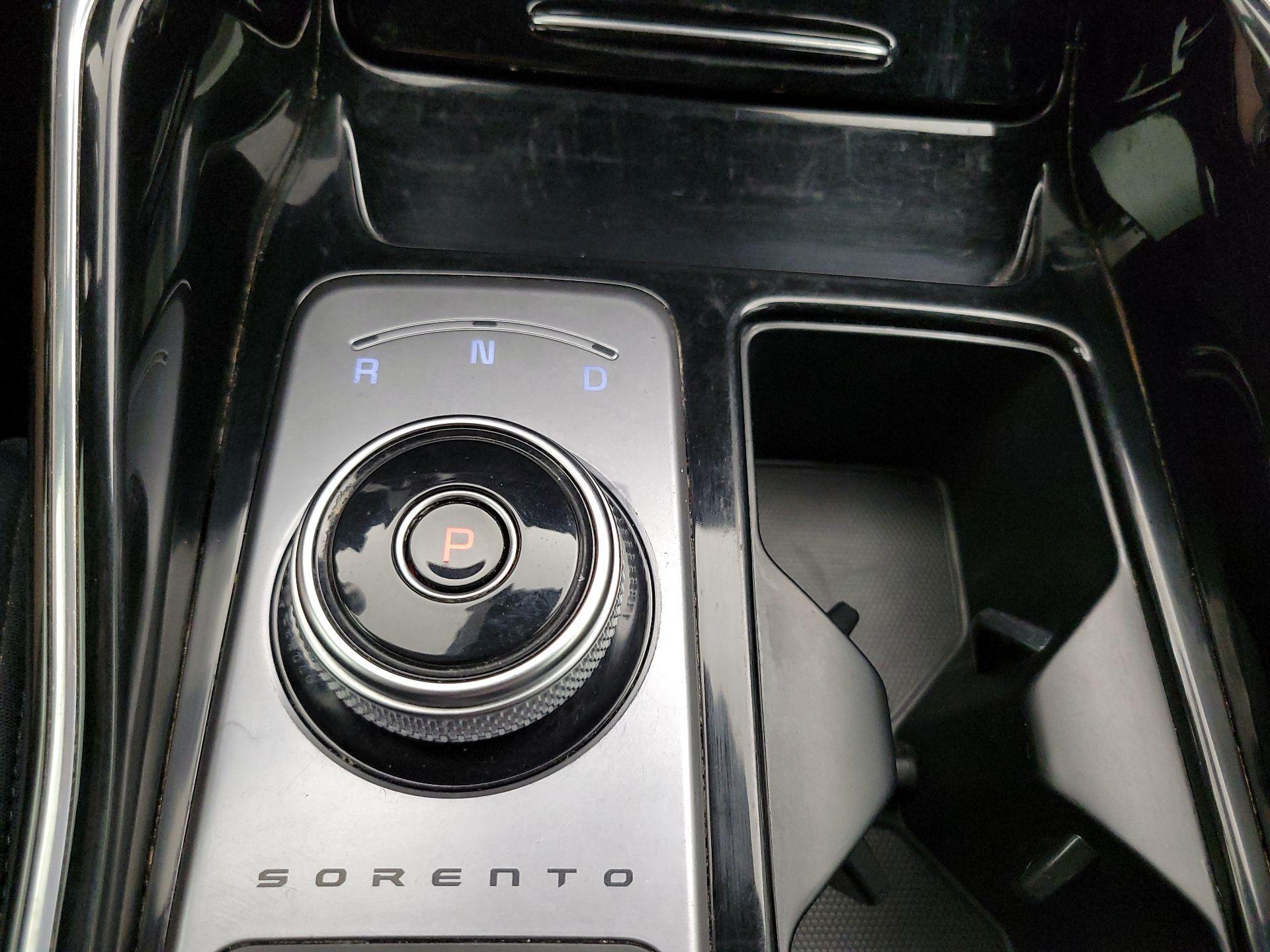 Thumbnail: 2023 Kia Sorento - 18