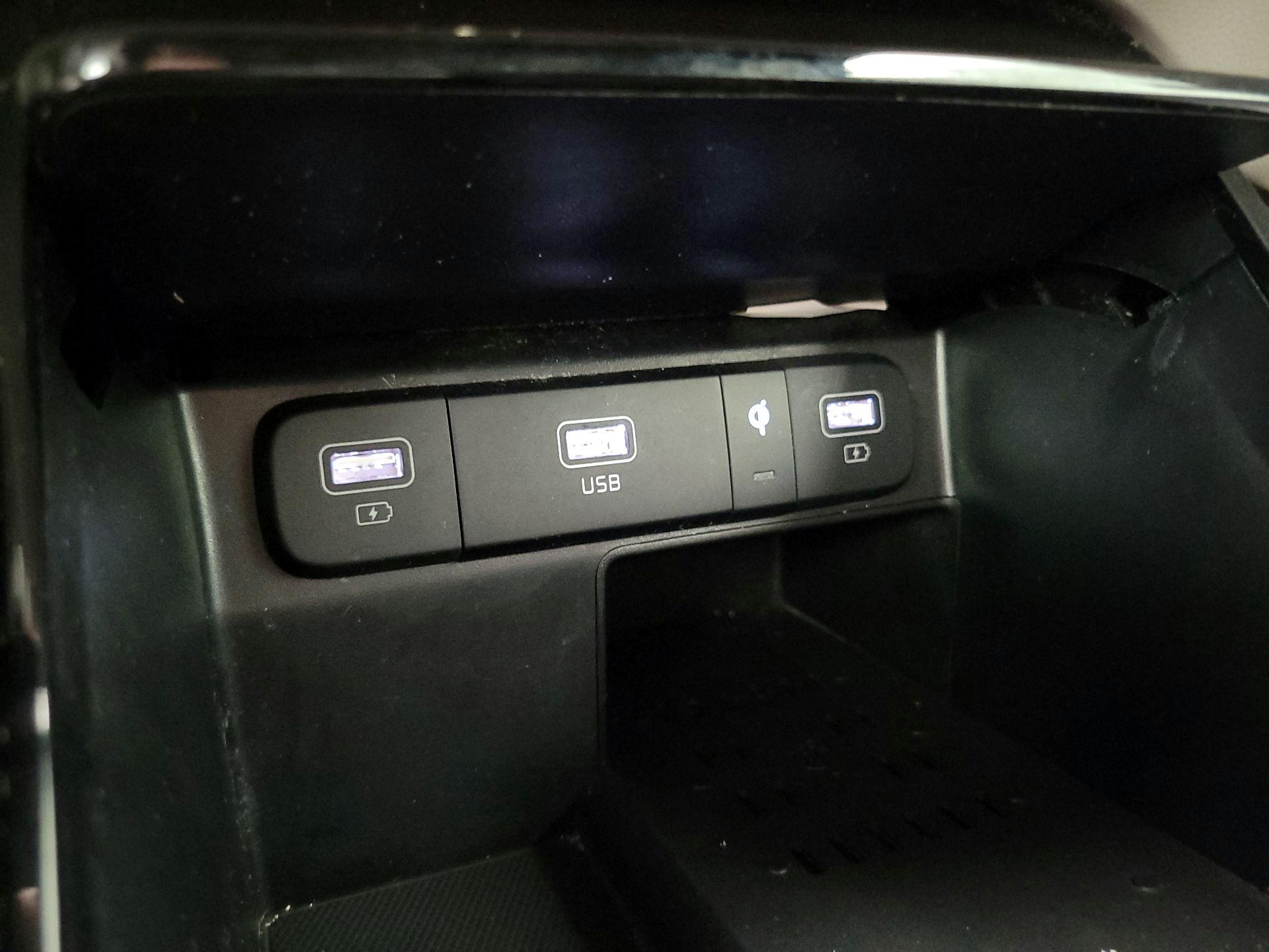 Thumbnail: 2023 Kia Sorento - 19