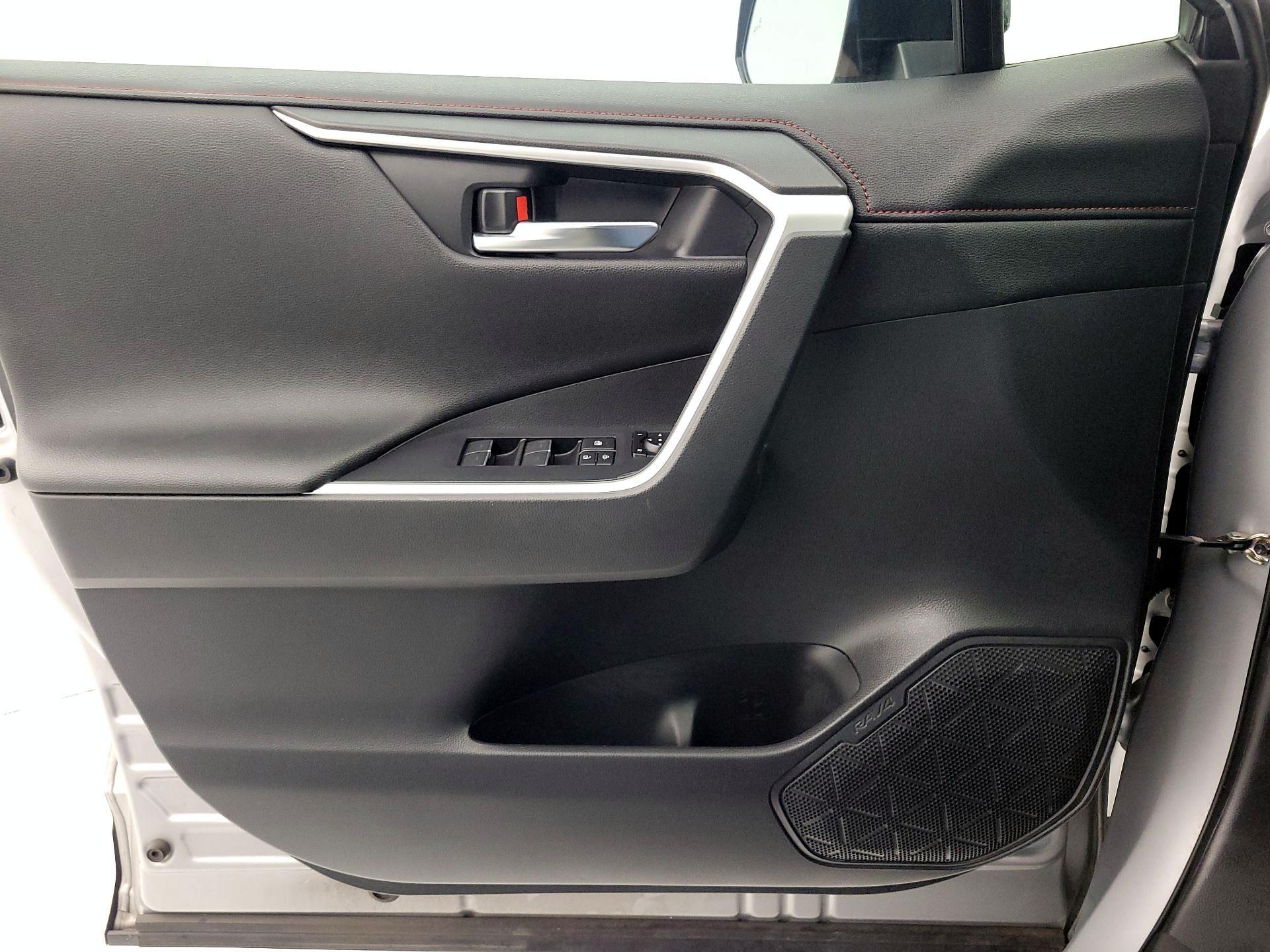 Thumbnail: 2022 Toyota RAV4 - 12