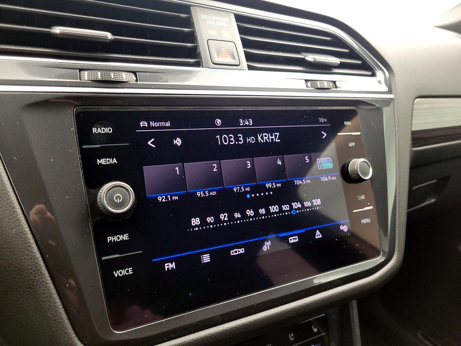 Thumbnail: 2022 Volkswagen Tiguan - 16