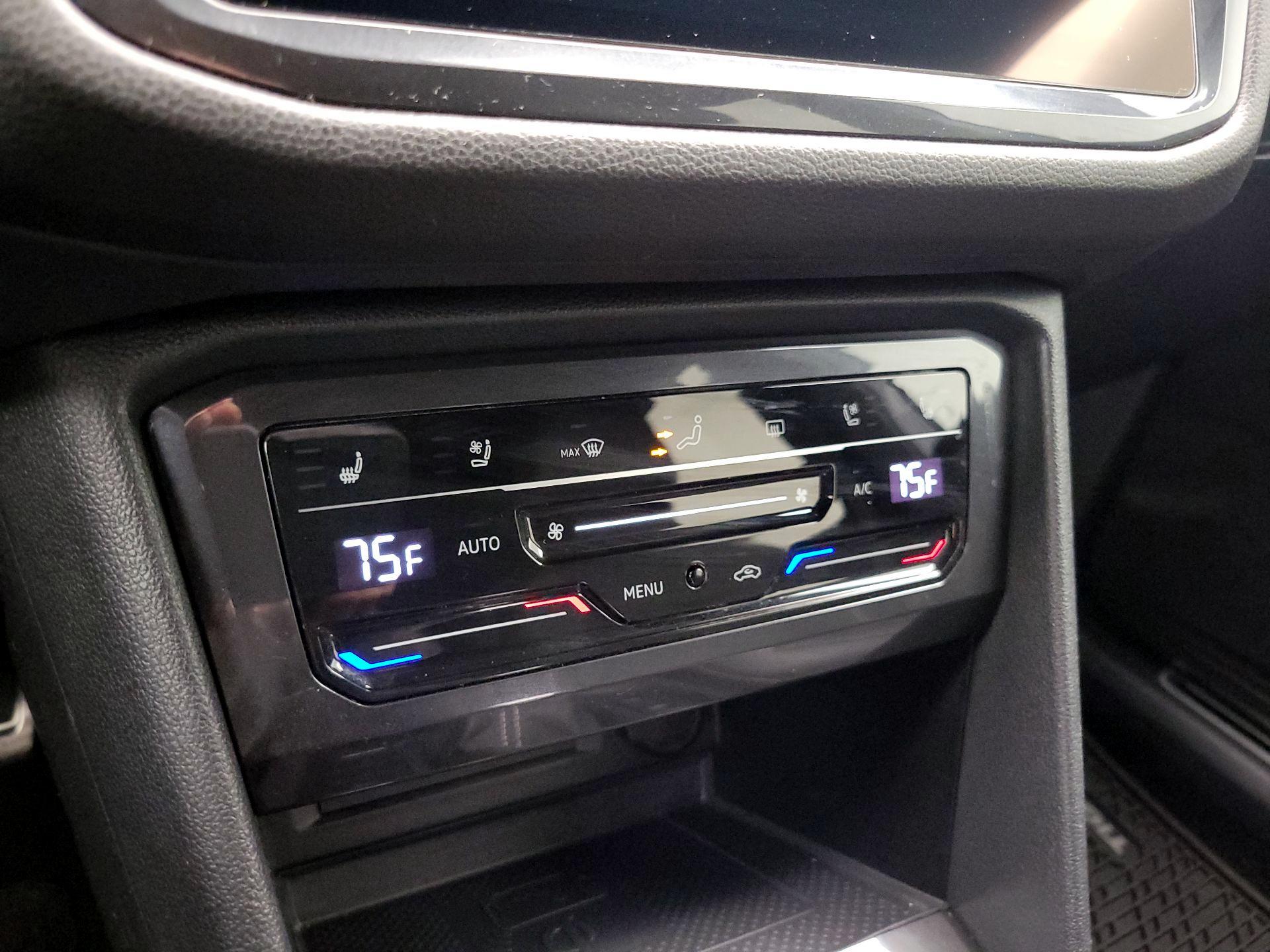 Thumbnail: 2022 Volkswagen Tiguan - 17