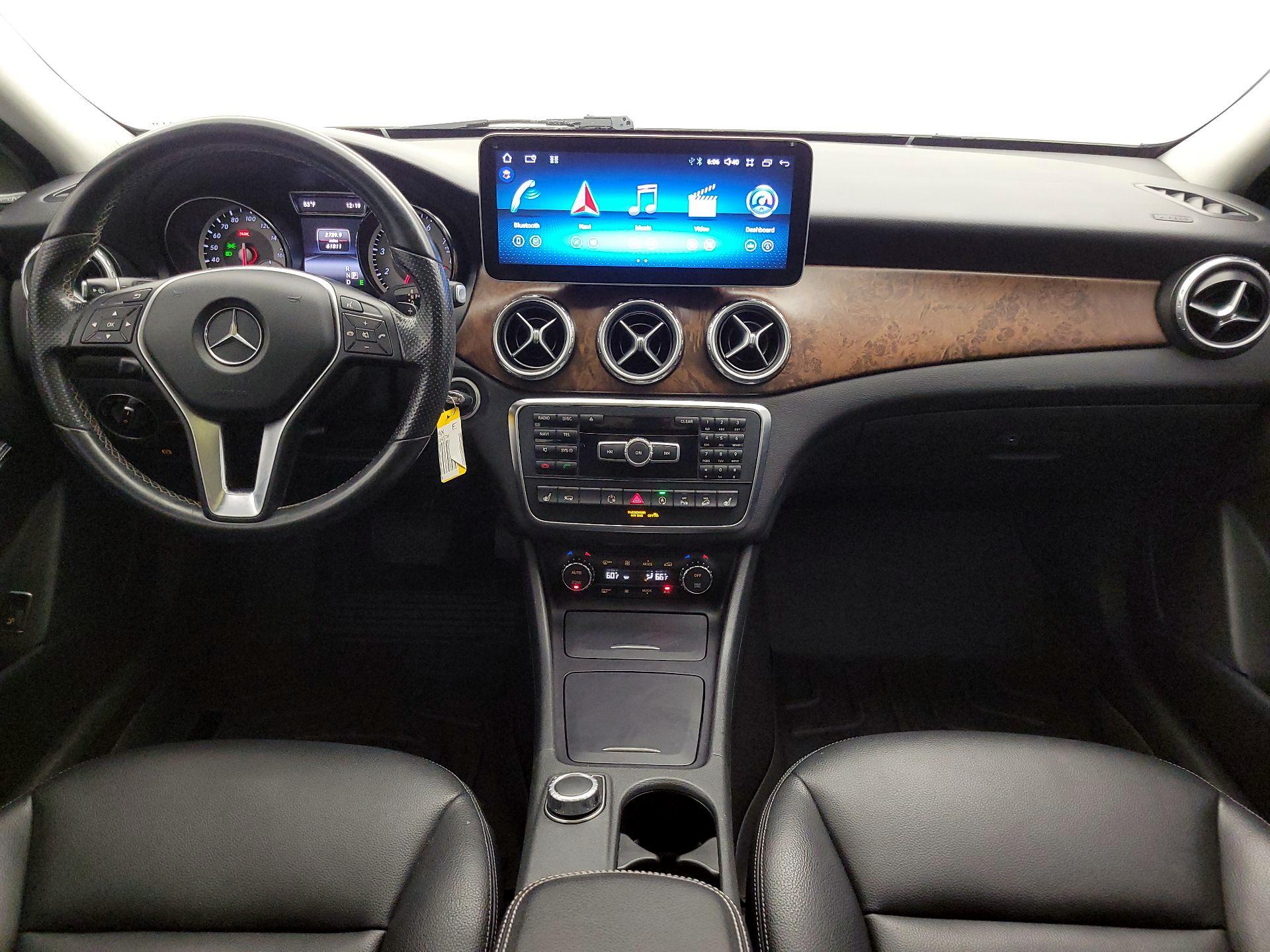 Thumbnail: 2015 Mercedes-Benz GLA - 9