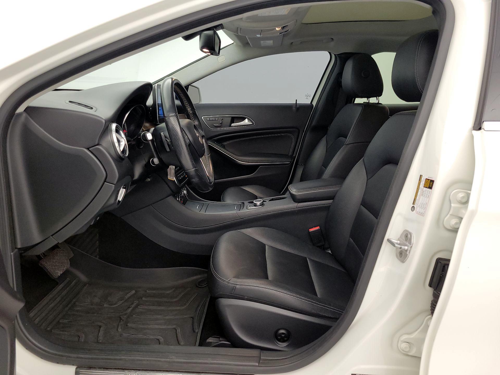 Thumbnail: 2015 Mercedes-Benz GLA - 11