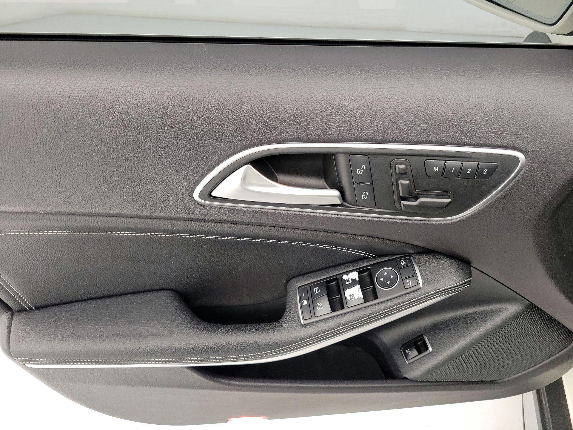 Thumbnail: 2015 Mercedes-Benz GLA - 12