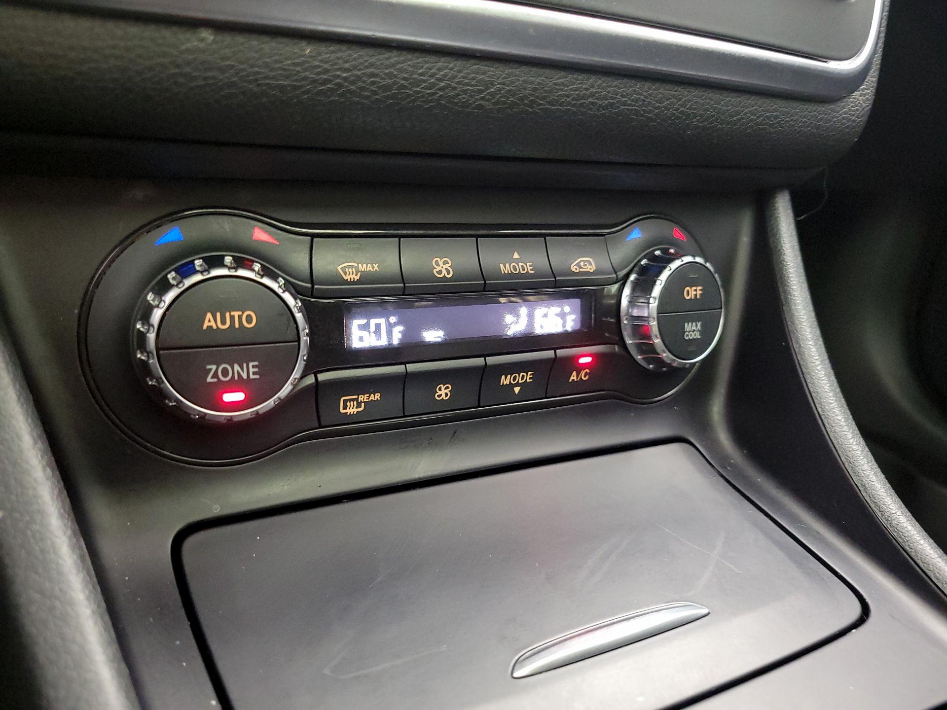 Thumbnail: 2015 Mercedes-Benz GLA - 17