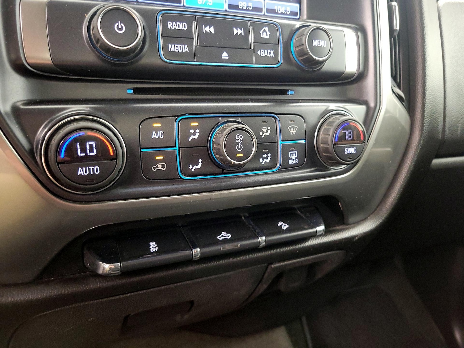 2018 Chevrolet Silverado 1500 LT - Photo 17