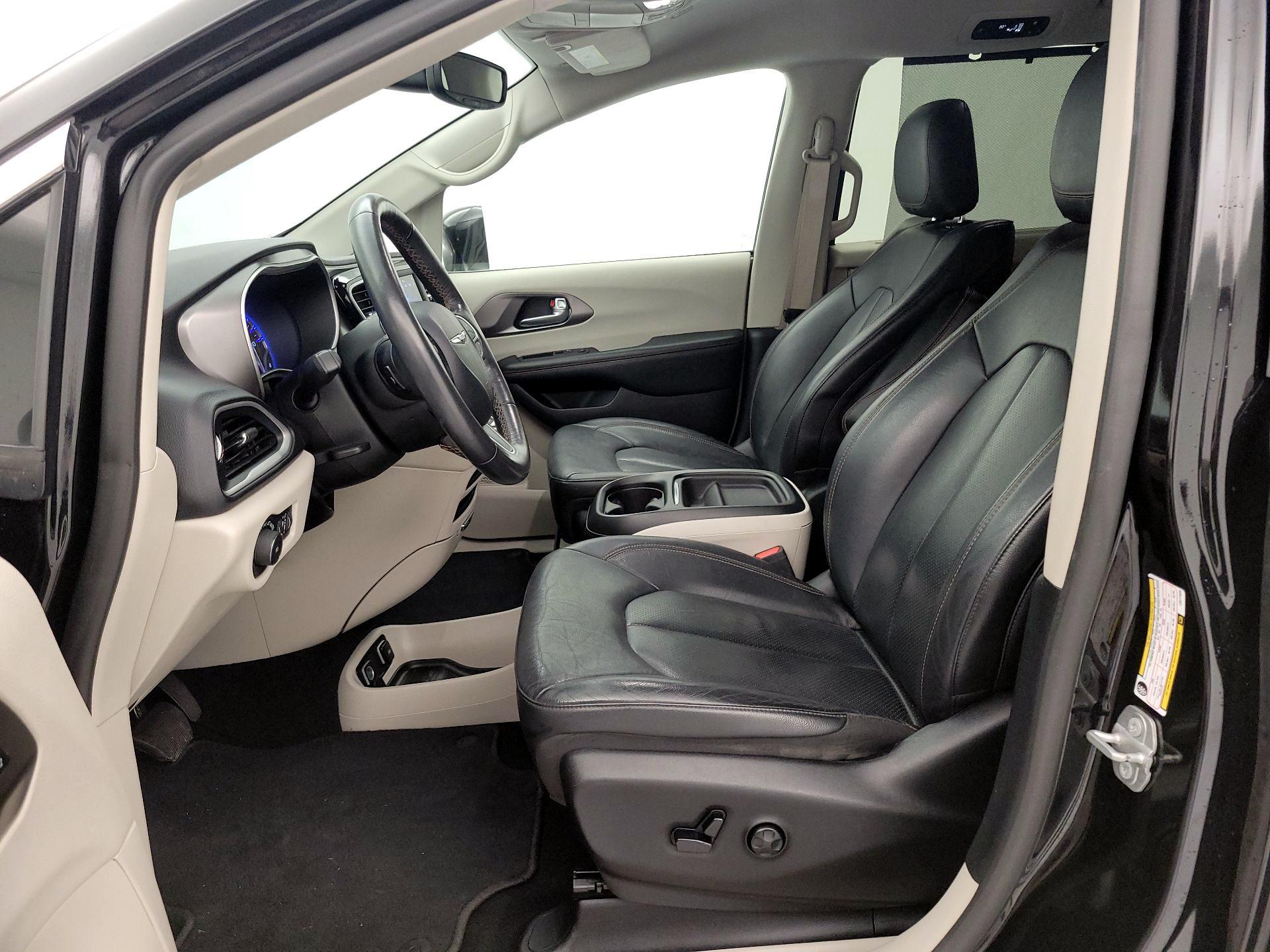 Thumbnail: 2020 Chrysler Pacifica - 11