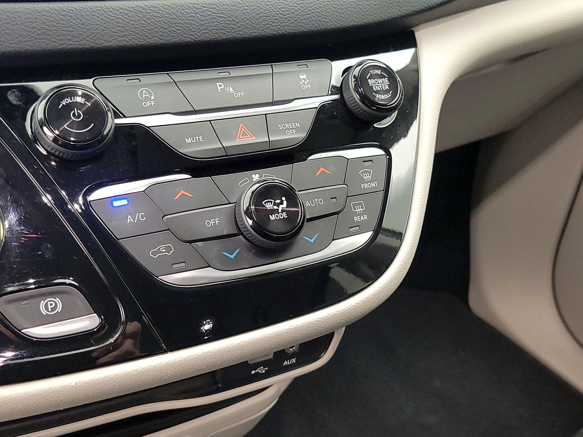 Thumbnail: 2020 Chrysler Pacifica - 16