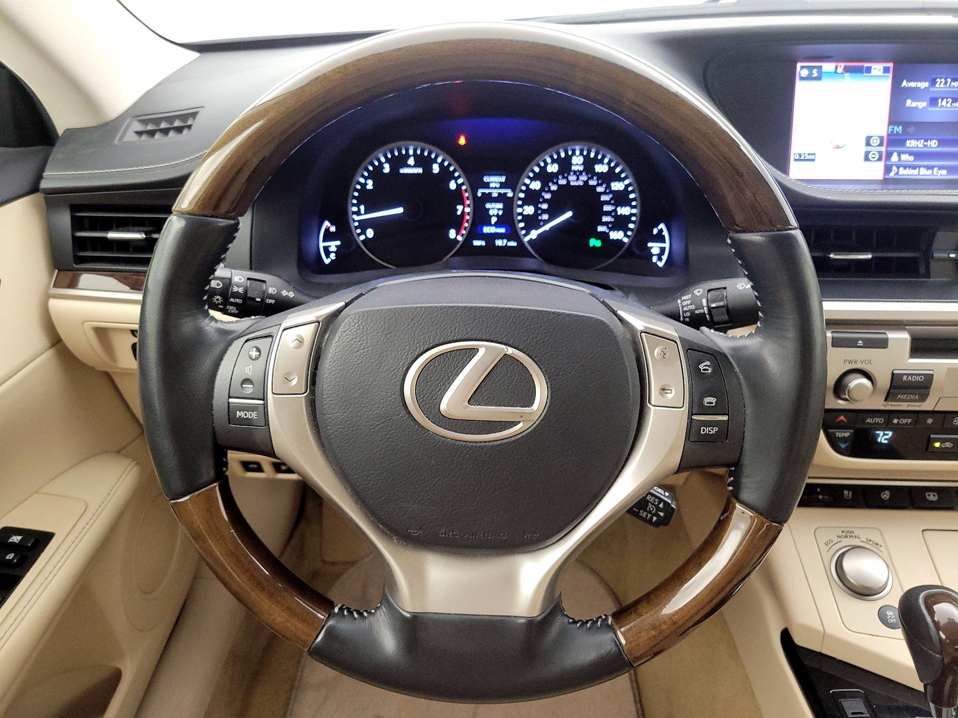 Thumbnail: 2015 Lexus ES - 10