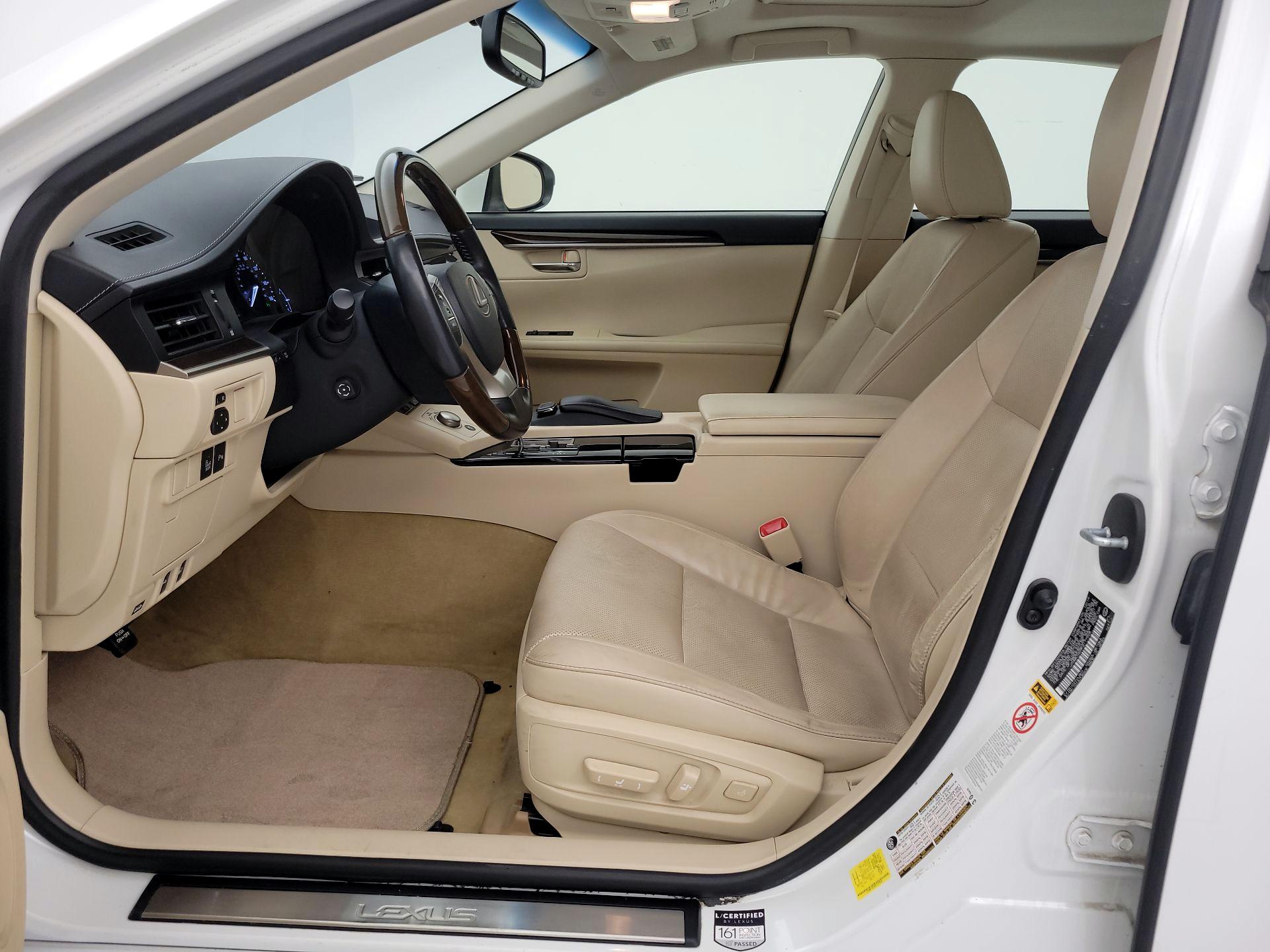 Thumbnail: 2015 Lexus ES - 11